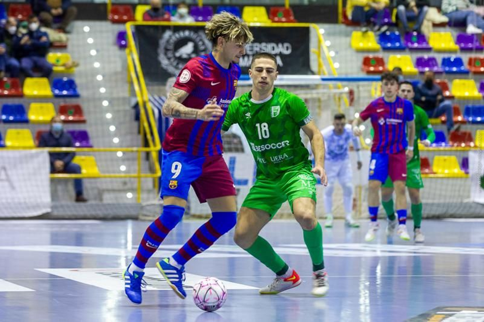 Daniel Fernández enfrentándose a UMA Antequera  en el Fernando Argüelles .