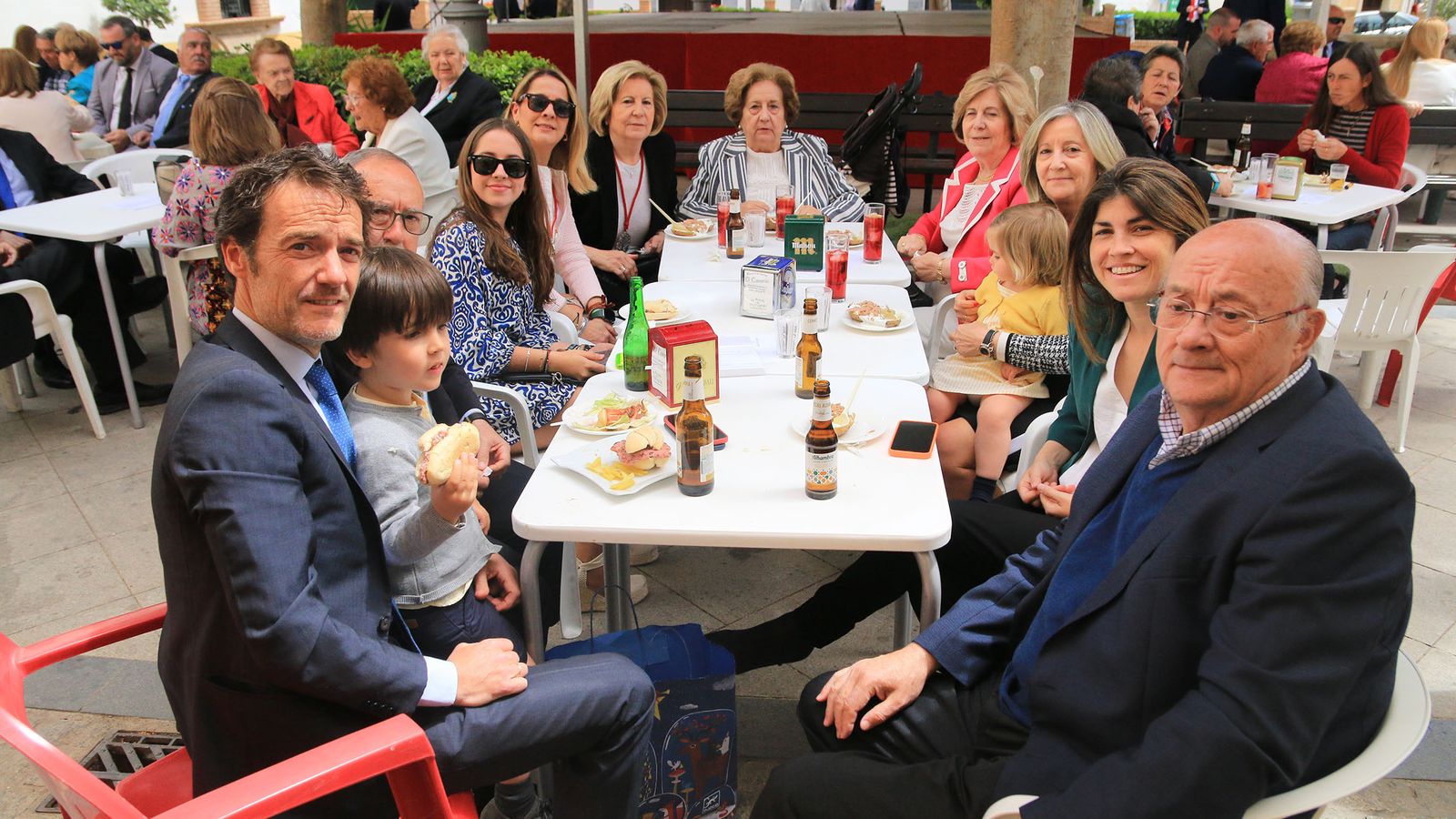 La Feria del Mediodía, punto de encuentro entre familiares y amigos.
