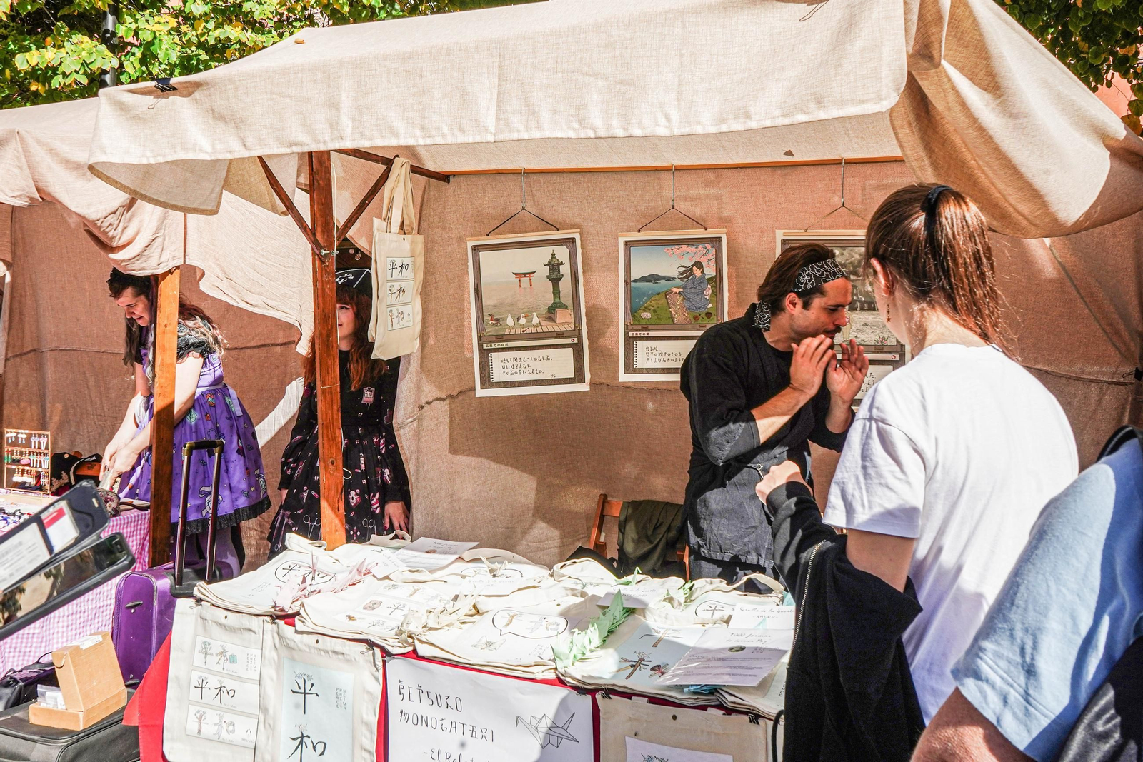 Feria japonesa en Granada: las imágenes de plaza Bib-Rambla