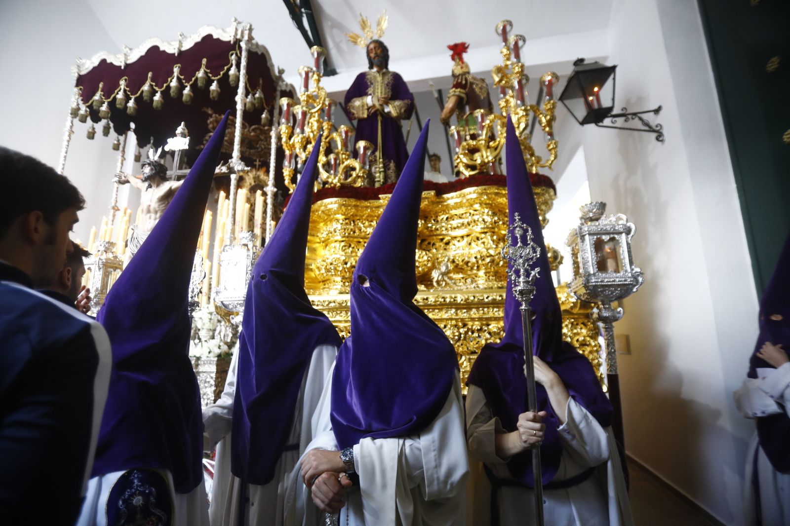 La Hermandad de la Sangre de Córdoba suspende su procesión, en imágenes