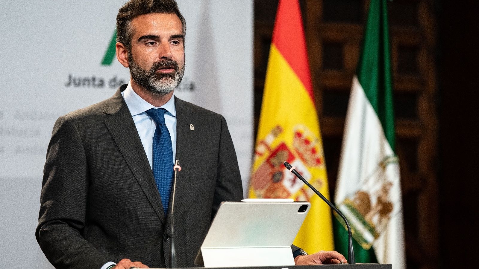 El consejero almeriense, en una rueda de prensa en San Telmo como portavoz del Gobierno andaluz.