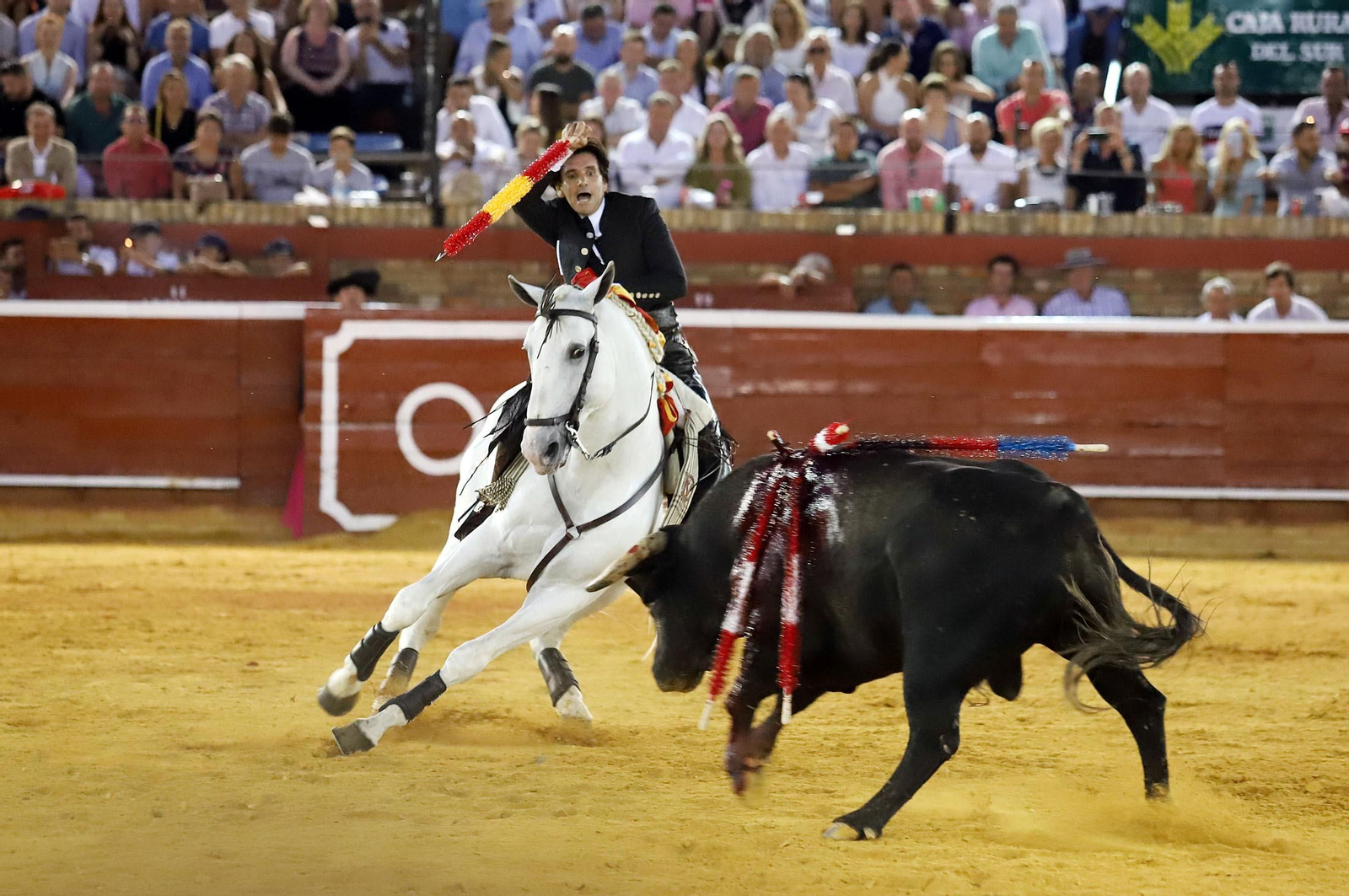 Imágenes de Andrés Romero y Diego Ventura en el rejoneo de la Plaza de Toros La Merced