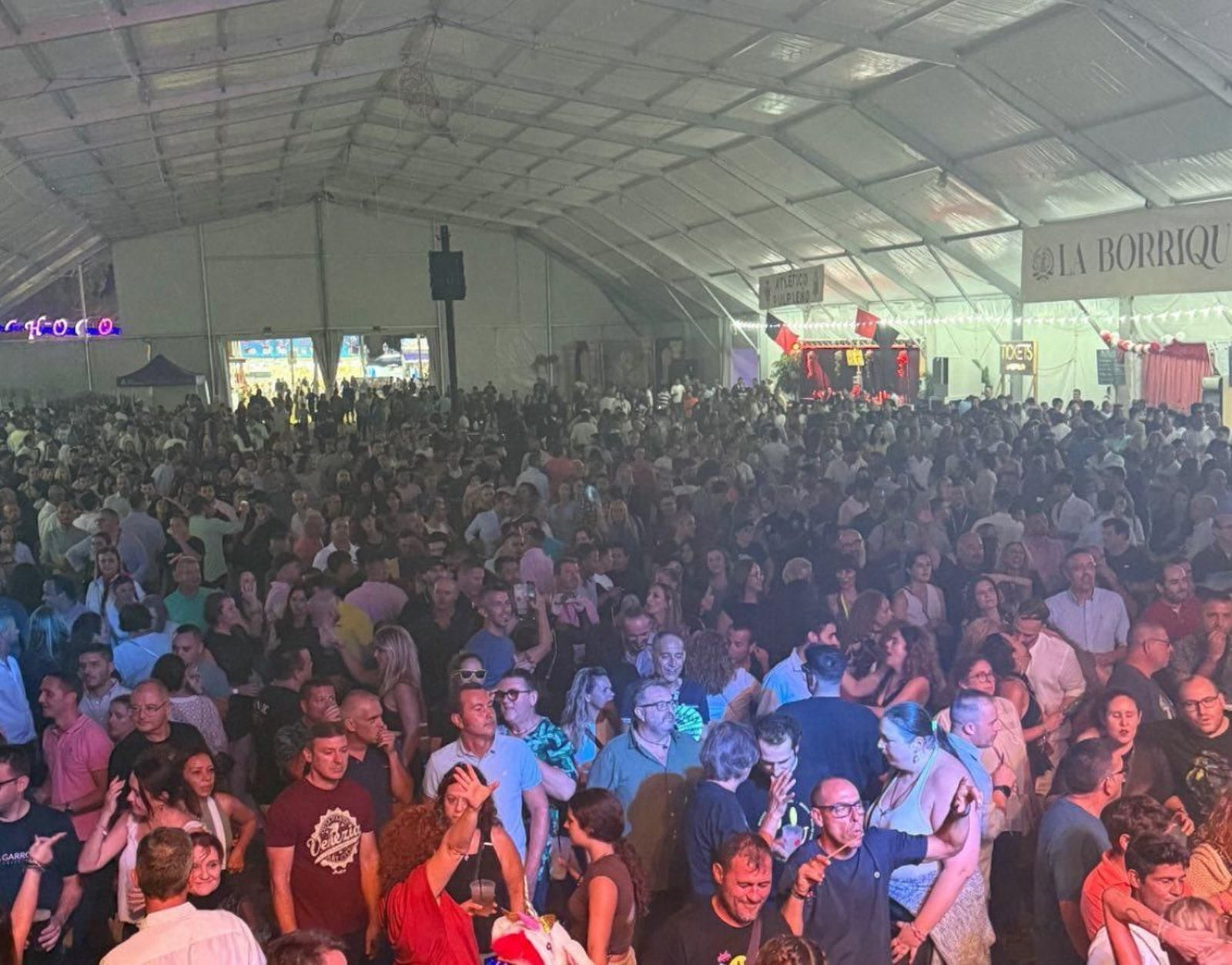 Las noches de fiestas son de Pulpí: de los toros de fuego a la música dance de los 90 por San Miguel