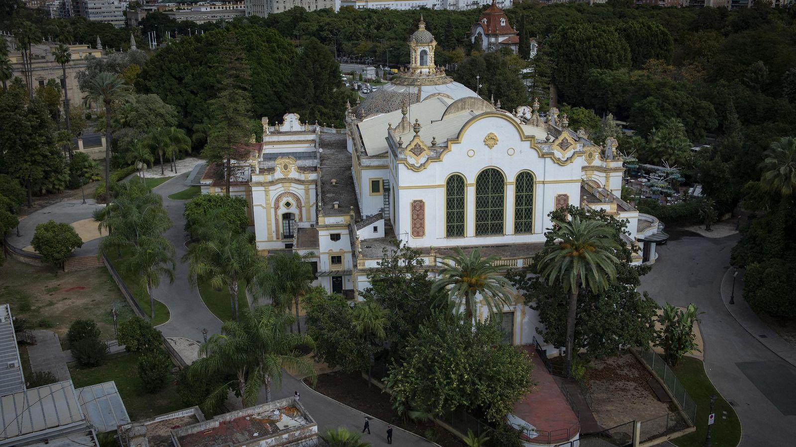 El edificio del Casino y el Lope de Vega visto desde una perspectiva aérea.