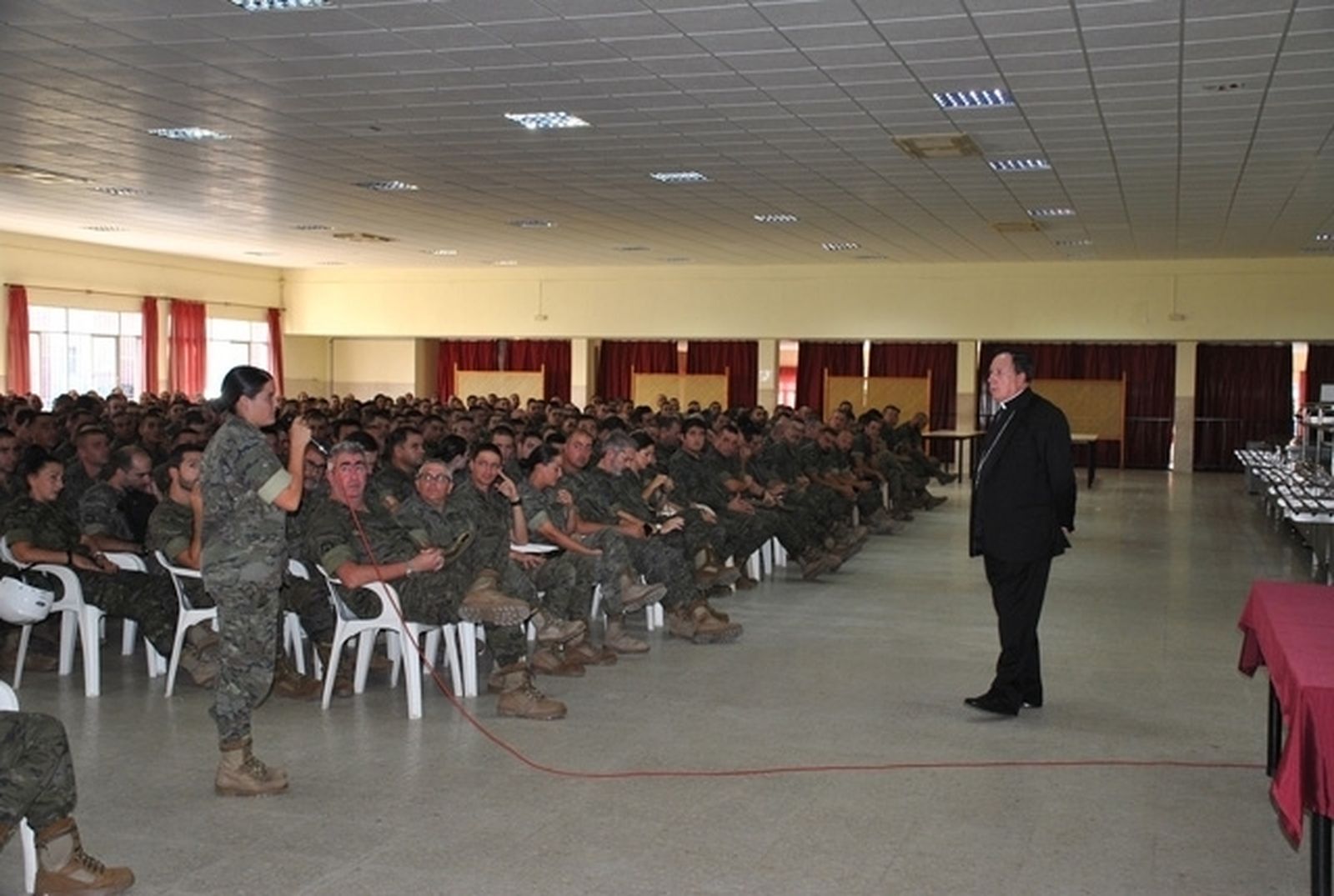 Charla del arzobispo en el Cefot 2.