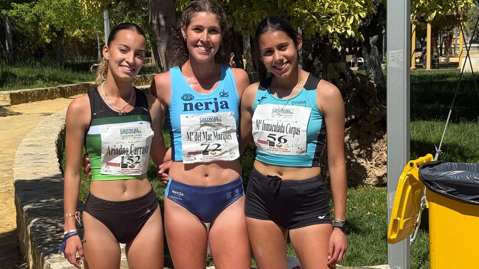 María del Mar Marqués, en el centro de la imagen, junto a Ariadna Carrasco e Inma Corpas.