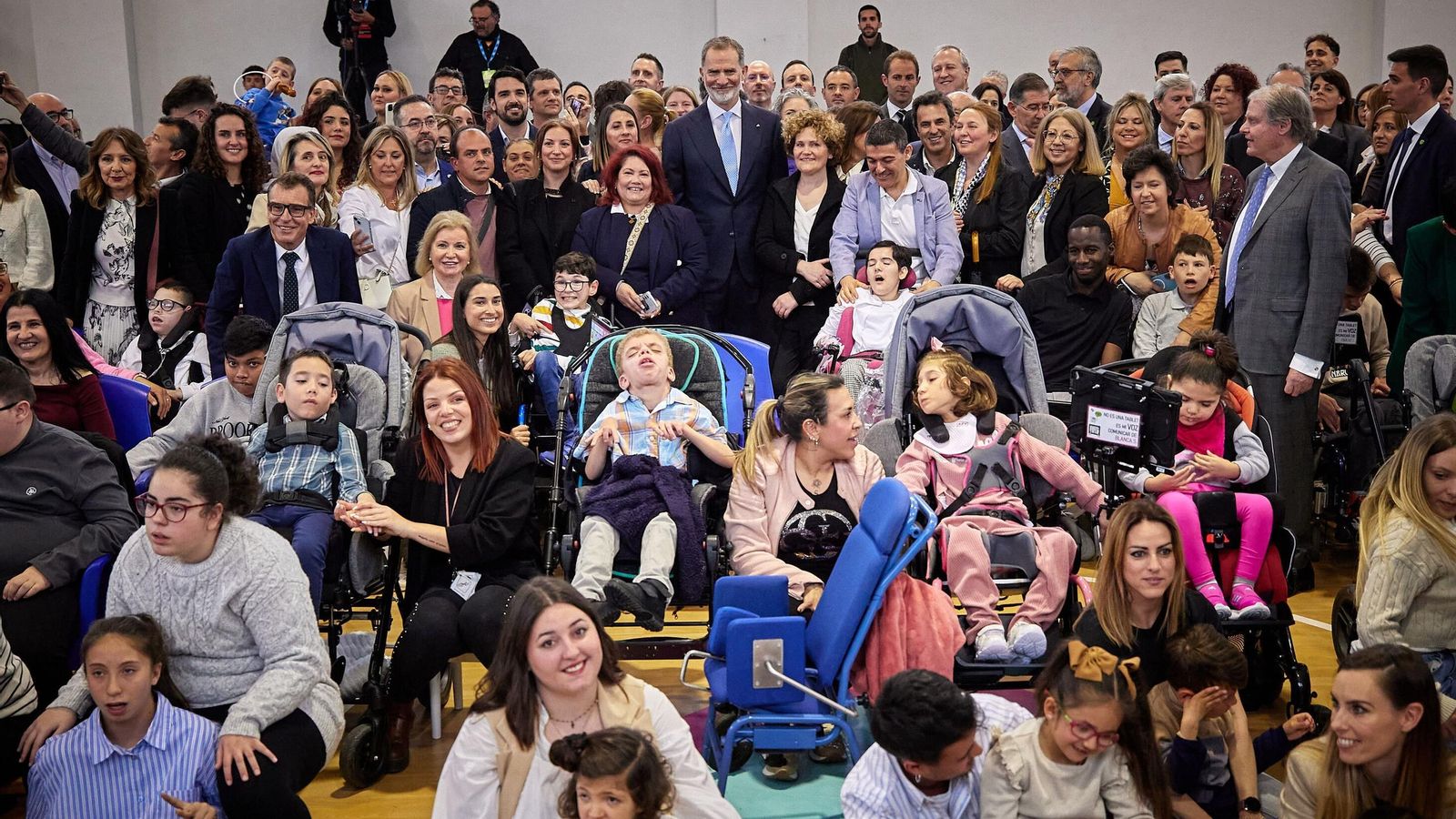 Foto de familia con padres y alumnos del Centro Purísima Concepción