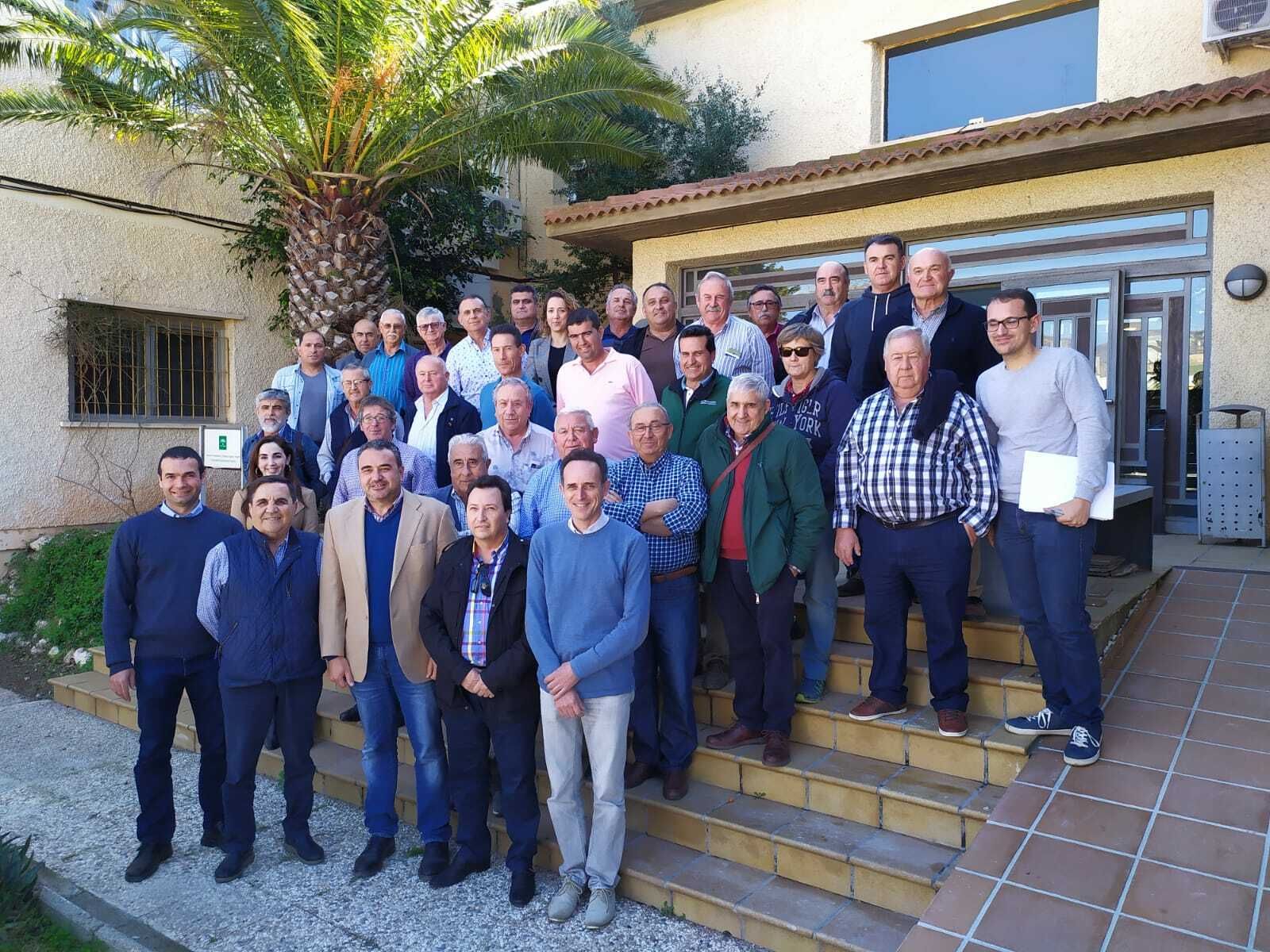 Foto de ‘familia’ de todos los participantes en la jornada, a la puerta del centro Ifapa de La Mojonera.