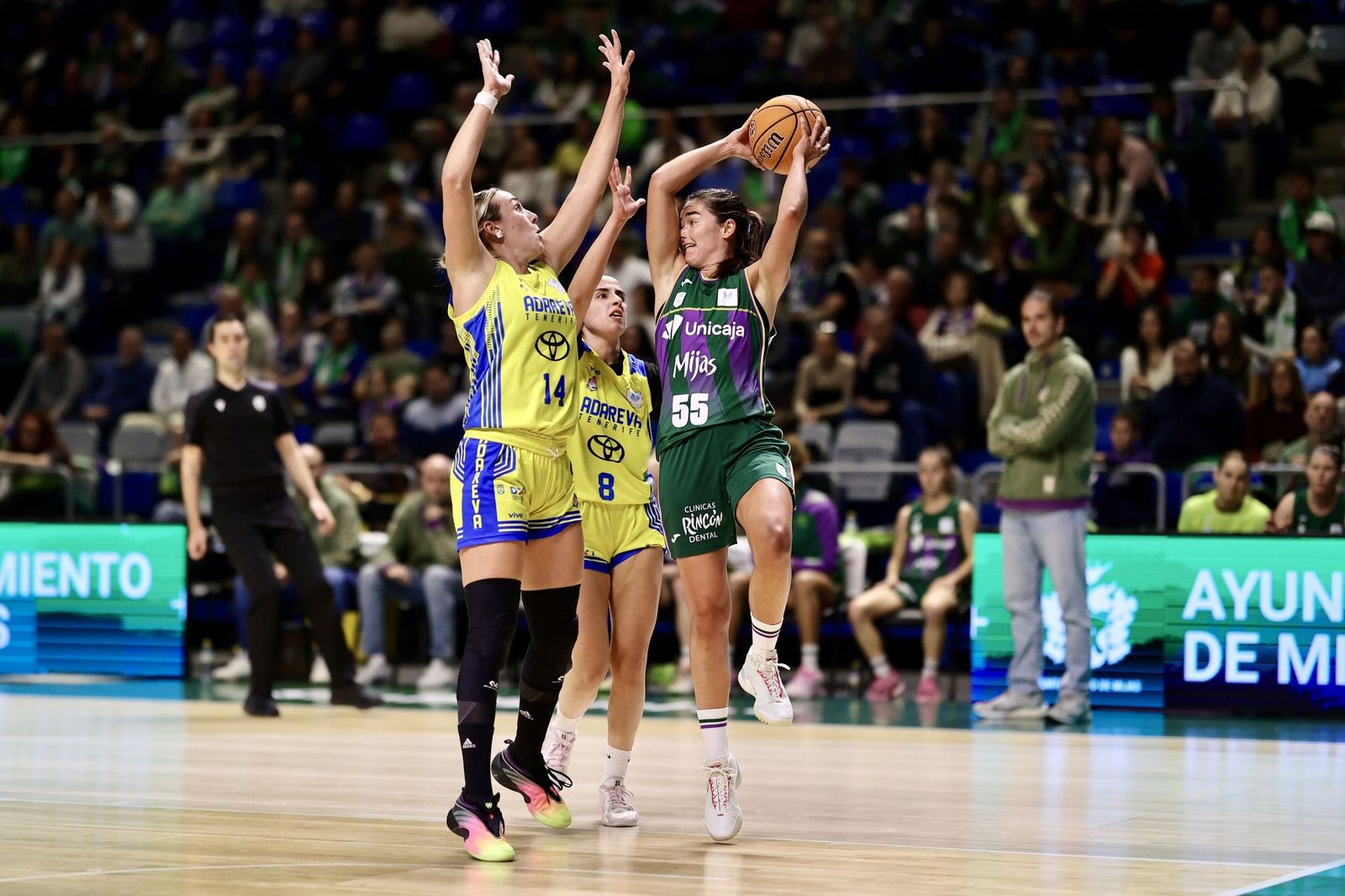 El Unicaja Mijas se da un festín en su visita al Carpena (78-46)