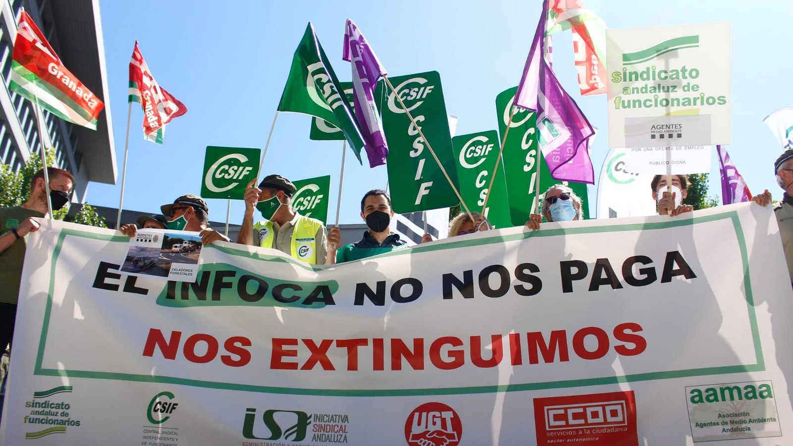 Protesta de los agentes forestales ante la Delegación de Medio Ambiente de la Junta en Granada.