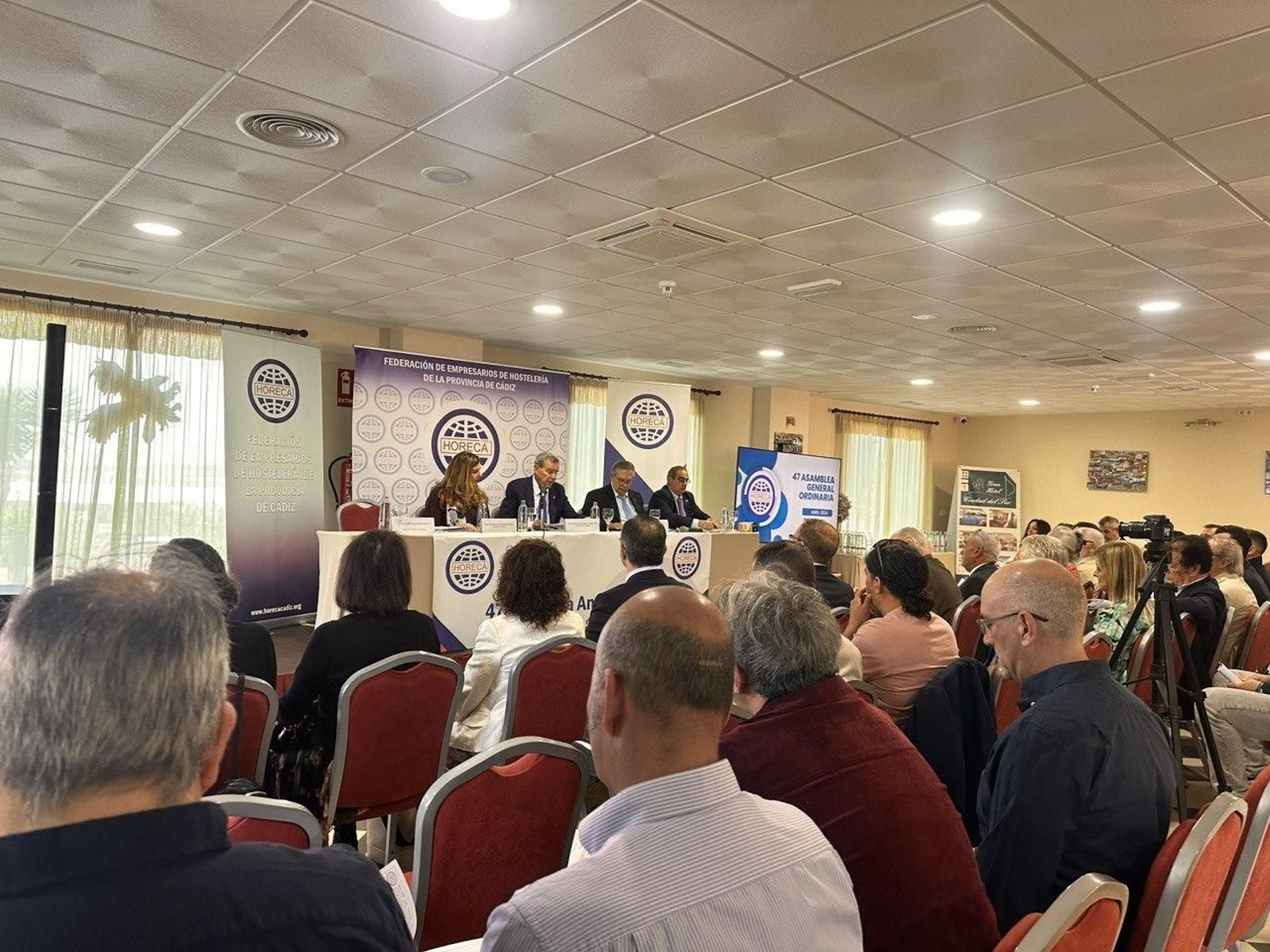 La mesa presidencial de la 47ª Asamblea General Ordinaria de Horeca.