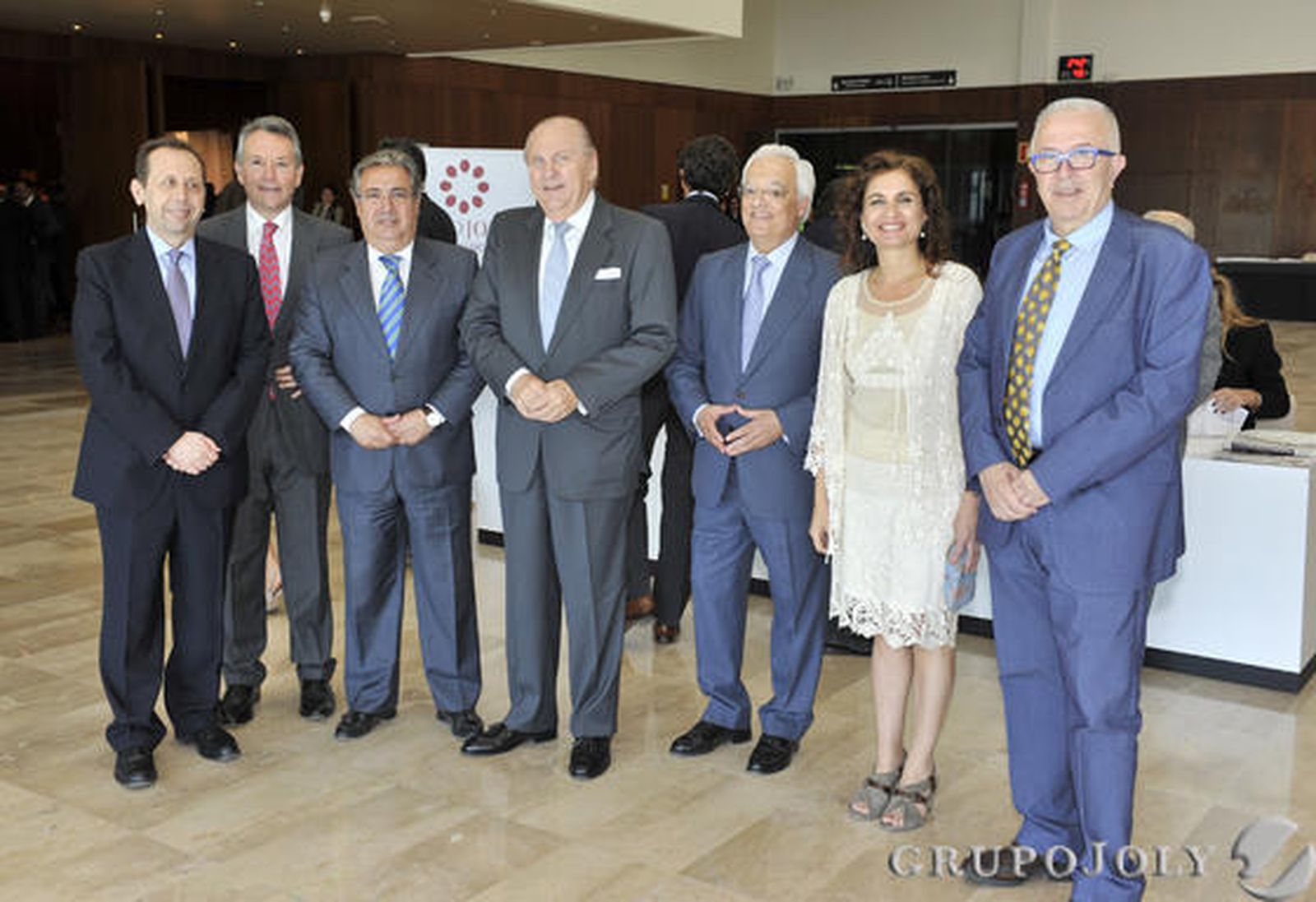 José Antonio Carrizosa; José Joly, presidente de Grupo Joly; Juan Ignacio Zoido, alcalde de Sevilla; José Moya Sanabria; Alfonso Pérez de los Santos, presidente de Gestiónitas; María Jesús Montero, consejera de Hacienda y Administración Pública; y José Sánchez Maldonado, consejero de Economía, Innovación, Ciencia y Empleo.

Foto: Belen Vargas/Juan Carlos Vazquez/Manuel Gomez