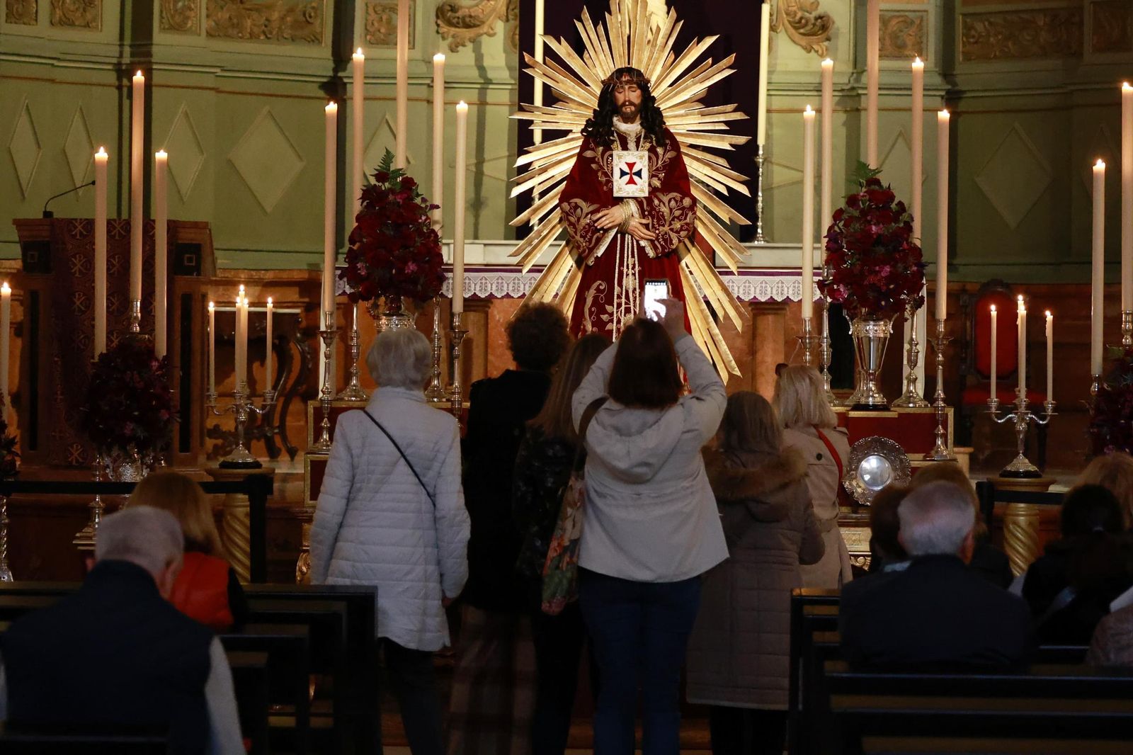 Cristo Medinaceli, protagonista del primer viernes de cuaresma de Málaga, en imágenes