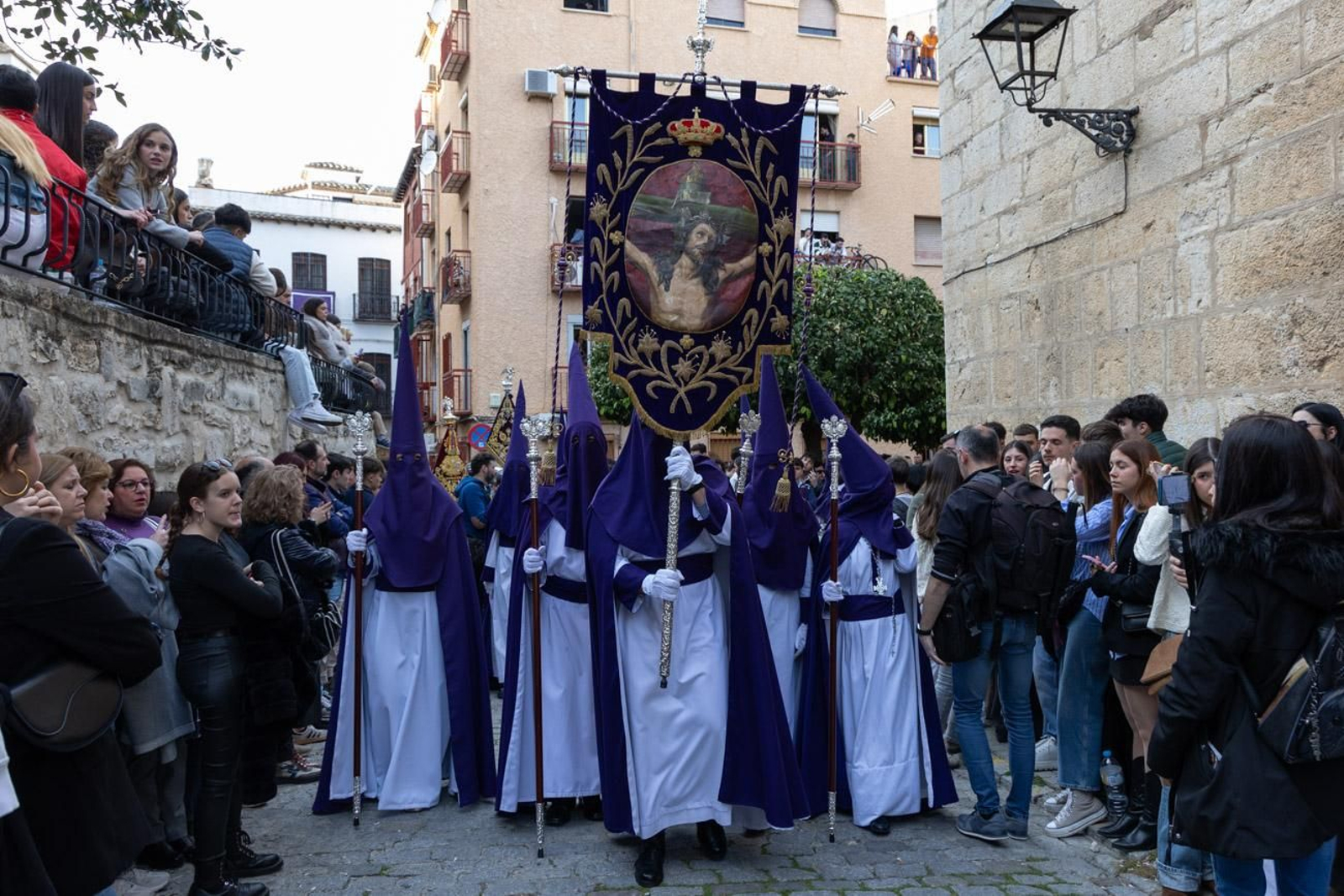 Las cofradías de la Vera Cruz, Expiración y Gran Poder lucen sus cortejos en la calle