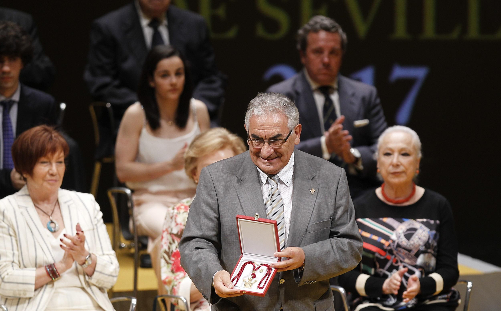 La entrega de las medallas de Sevilla, en imágenes