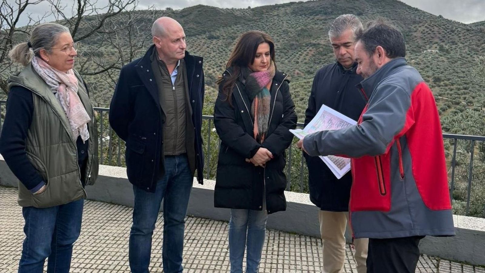 Reunión sobre el abastecimiento de agua en Villarbajo.