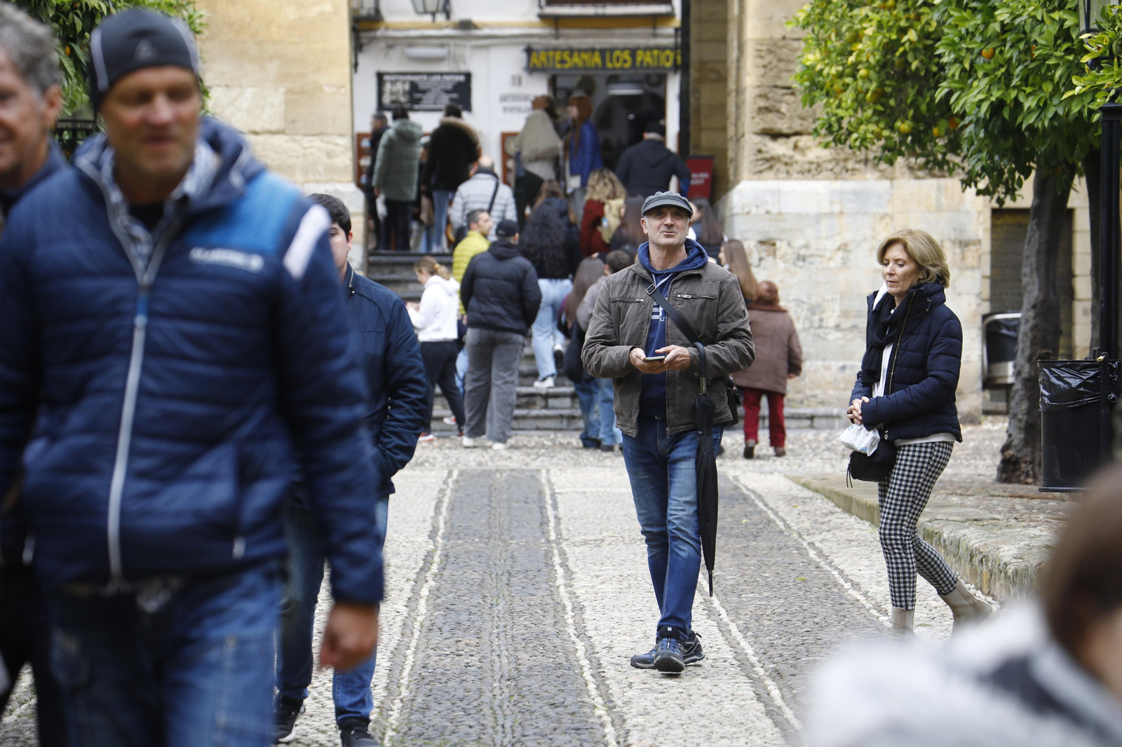 Los turistas abarrotan Córdoba por el Día de la Constitución, en imágenes