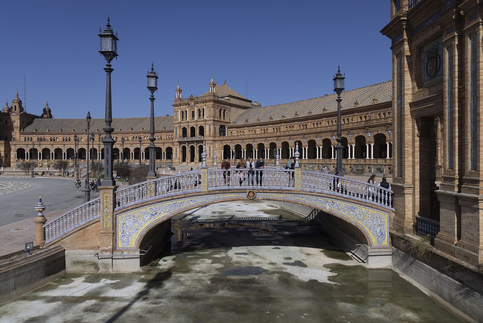 El insólito estado de la Plaza de España de Sevilla, en imágenes