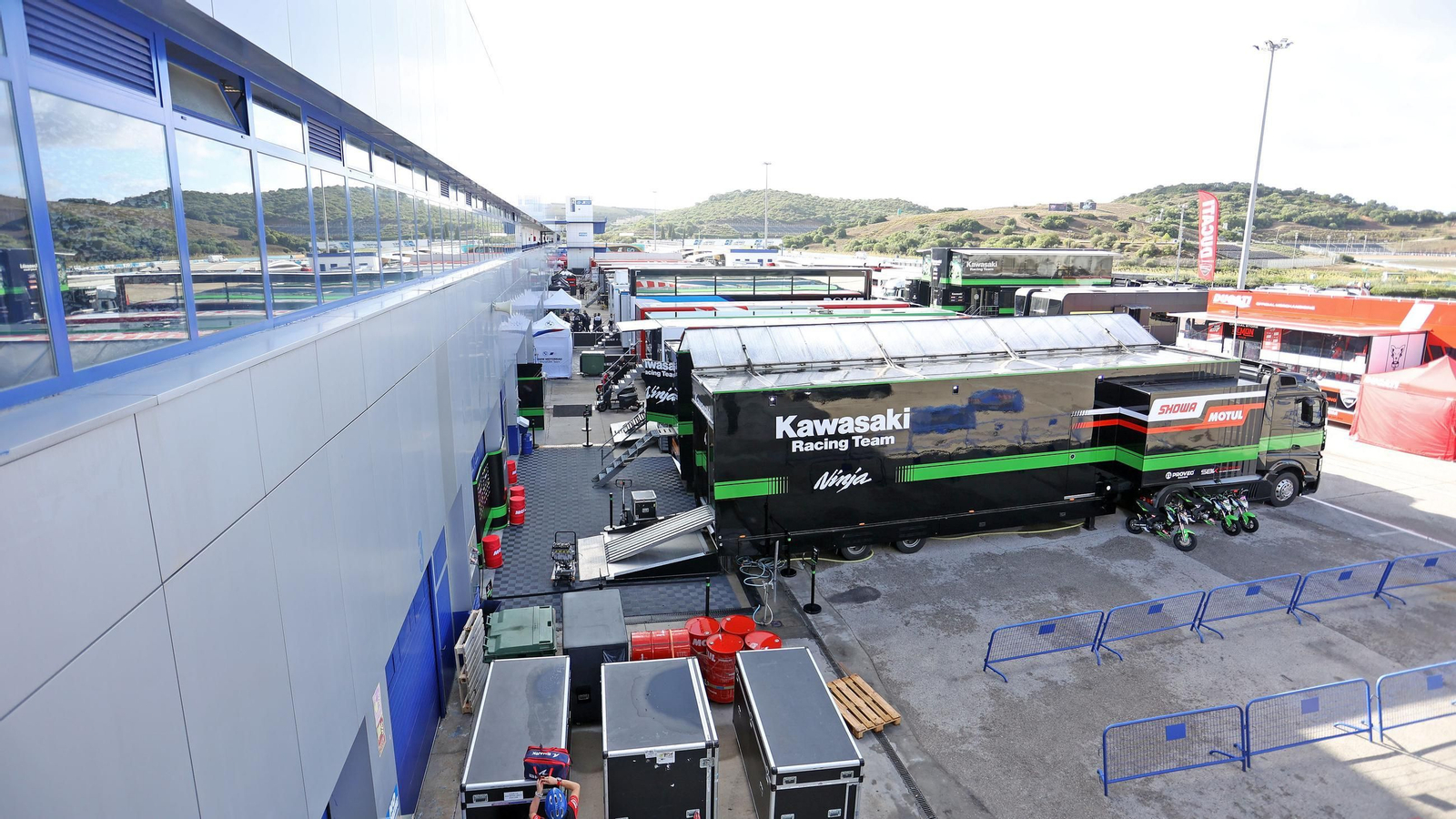 Galería de los preparatívos para la SBK en el Circuio de Jerez - Ángel Nieto