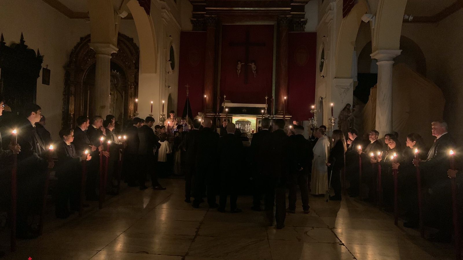Rezo de la última estación en el interior de San Gregorio