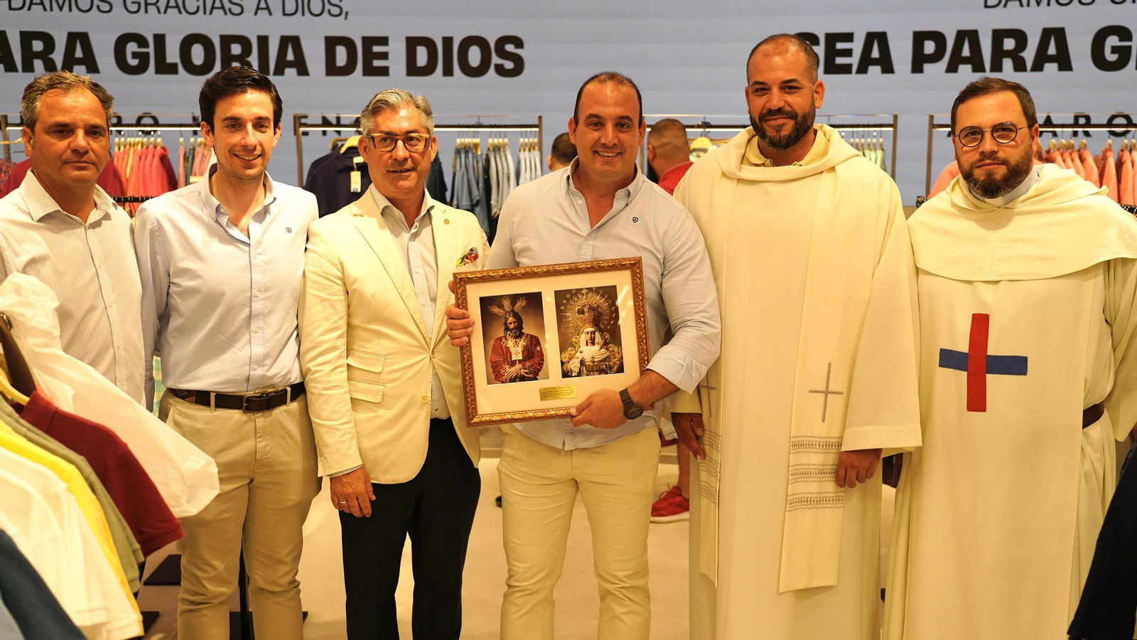 Fotos de la apertura de la marca Álvaro Moreno en el Centro Comercial Puerta Europa de Algeciras