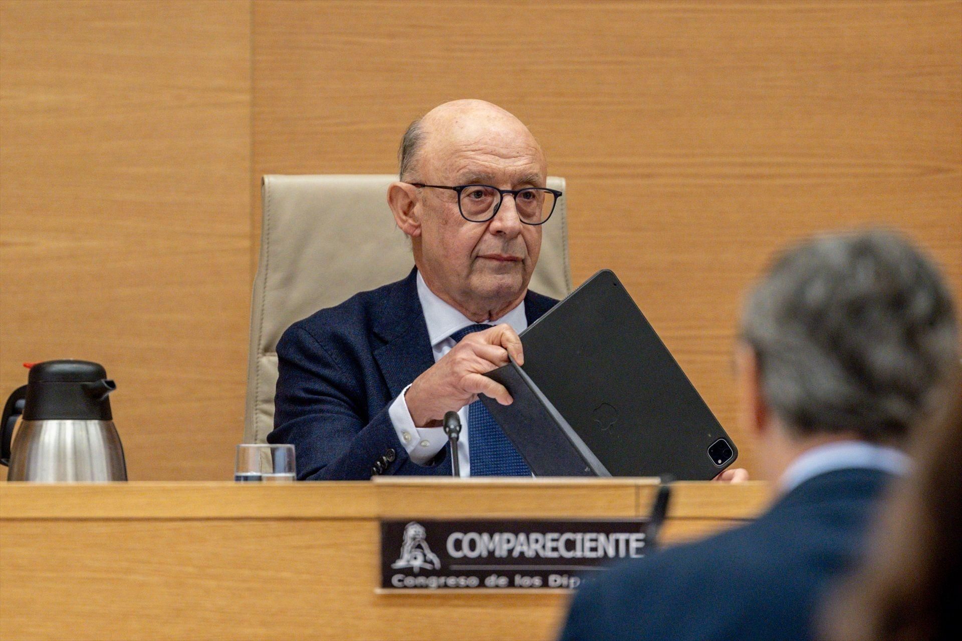 La UCO cree que el caso Montoro fue más allá de reformas legislativas beneficiosas y apunta a adjudicaciones