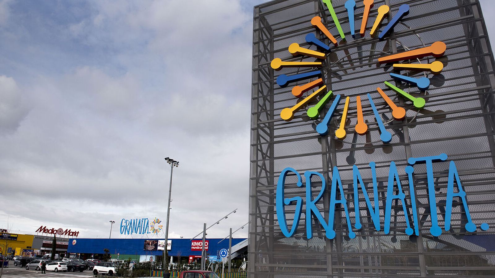 Uno de los centros comerciales andaluces incluidos en la operación, ubicado en Pulianas (Granada)