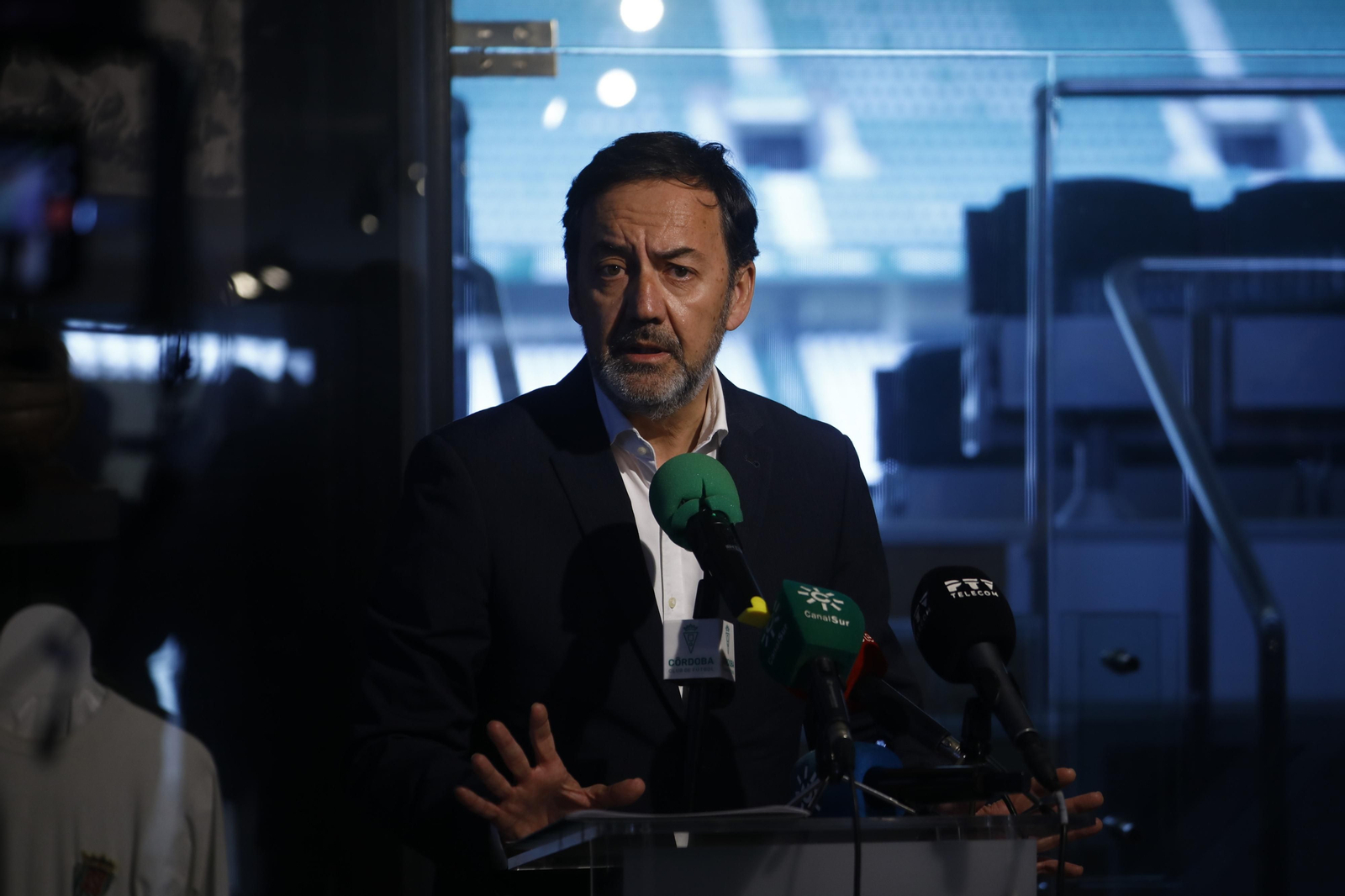 Antonio Fernández Monterrubio atiende a los medios en El Arcángel.