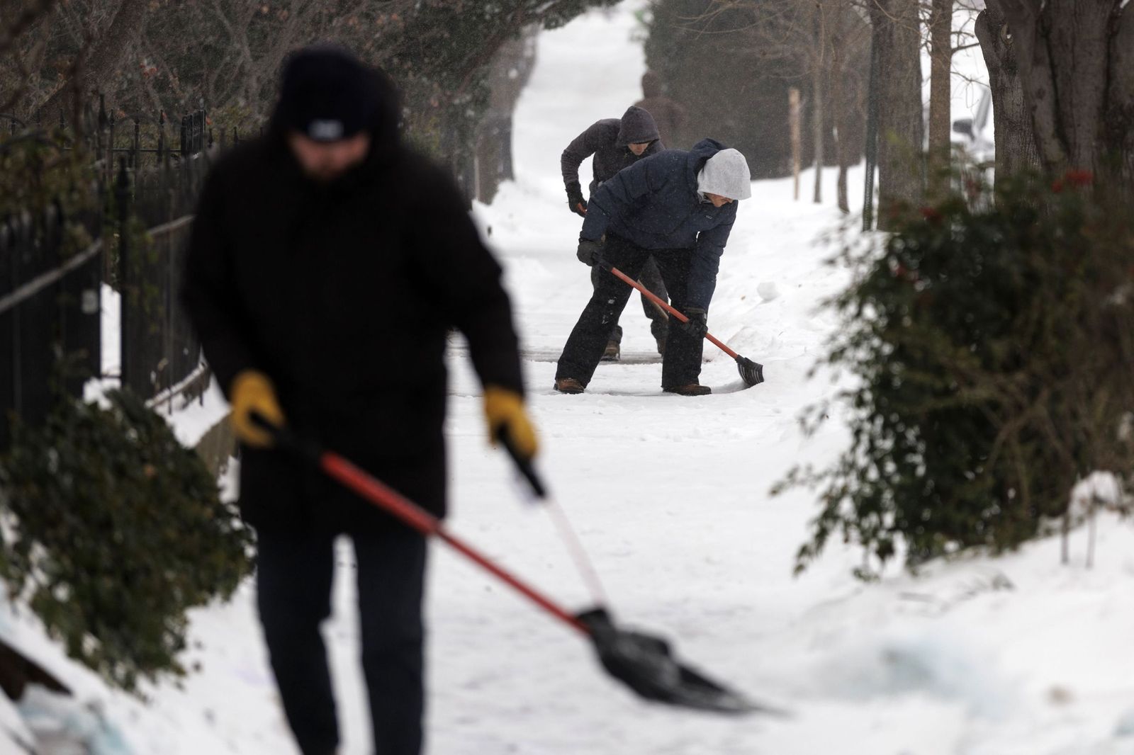 Las gélidas y blancas imágenes que deja la tormenta monstruosa en los EEUU
