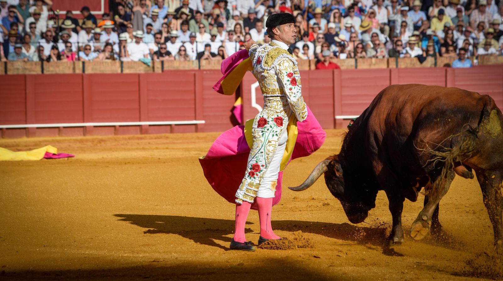 Las imágenes de la corrida de toros de El Fandi, Manuel Escribano y Esaú Fernández