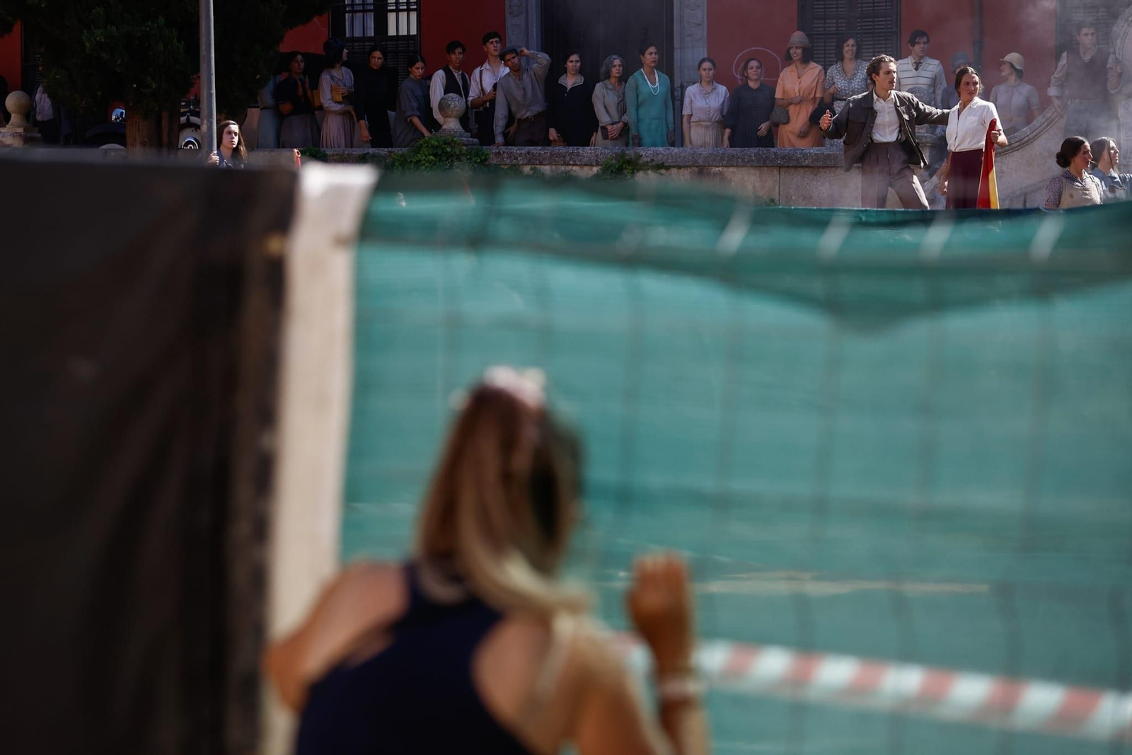 Fotos: así es el rodaje de la película de Los Javis en la plaza de Santa Ana de Granada