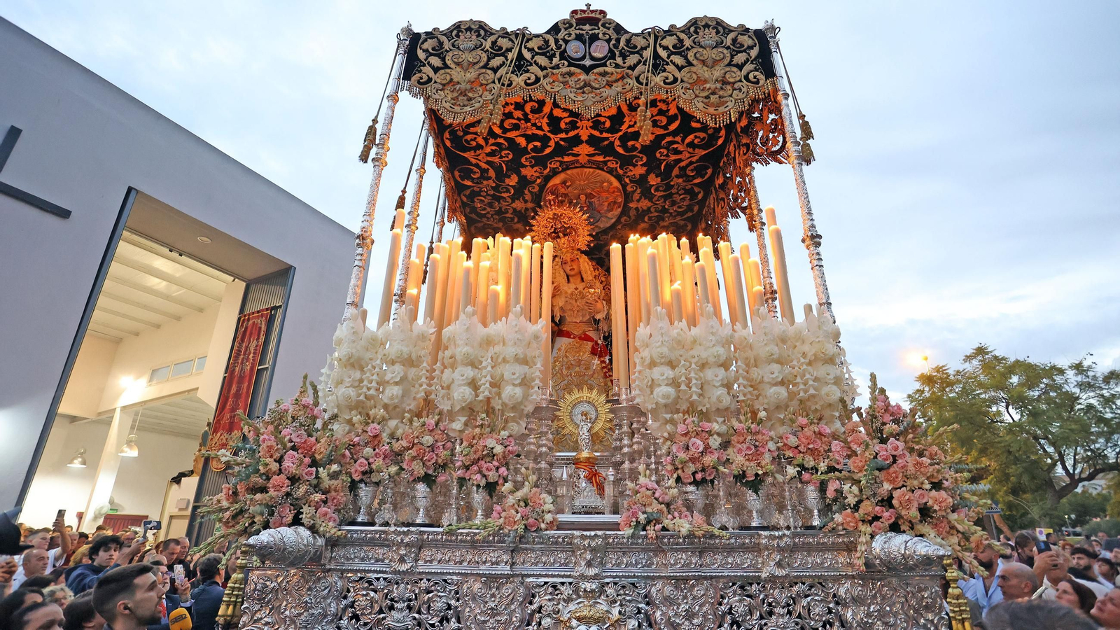 Una imagen de María Santísima del Amparo. Una imagen de María Santísima del Amparo.