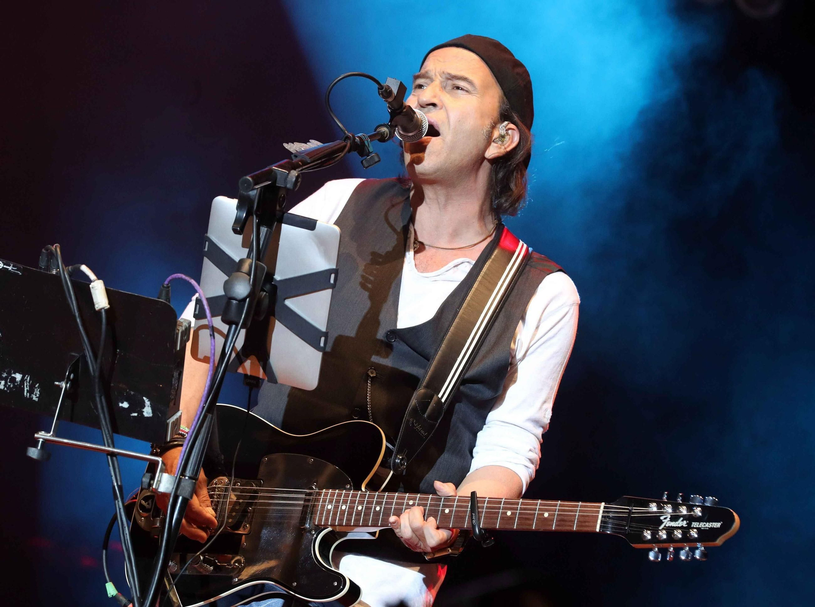Álvaro Urquijo, durante un concierto.