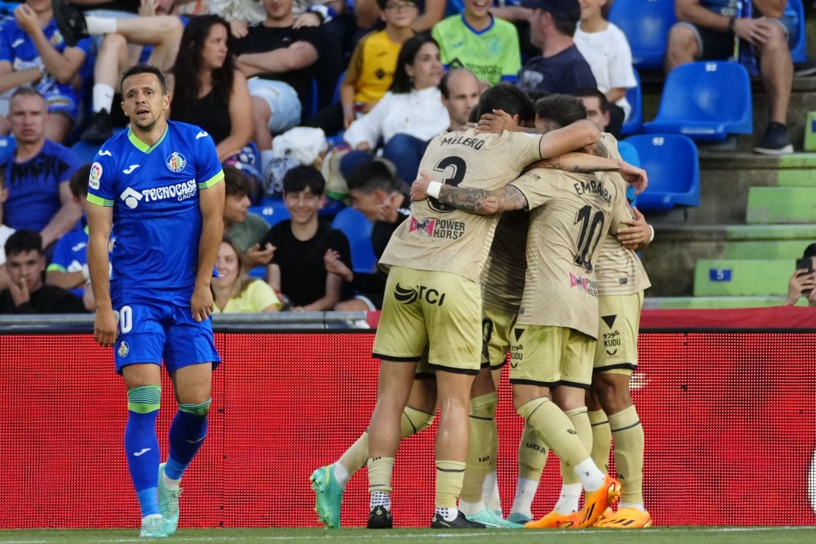 Los jugadores del Almería celebran el segundo gol en el Coliseum Alfonso Pérez