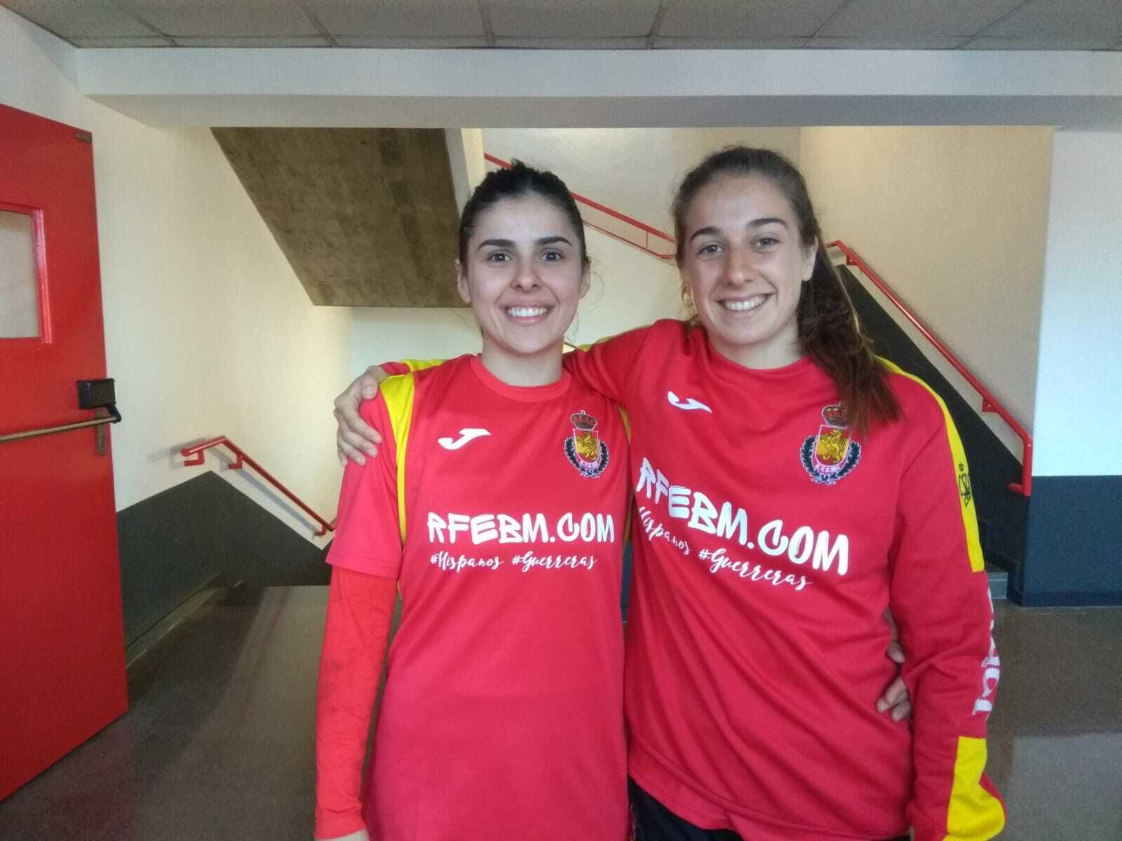 Paula Valdivia y Jénnifer Gutiérrez, en el centro de Sant Cugat