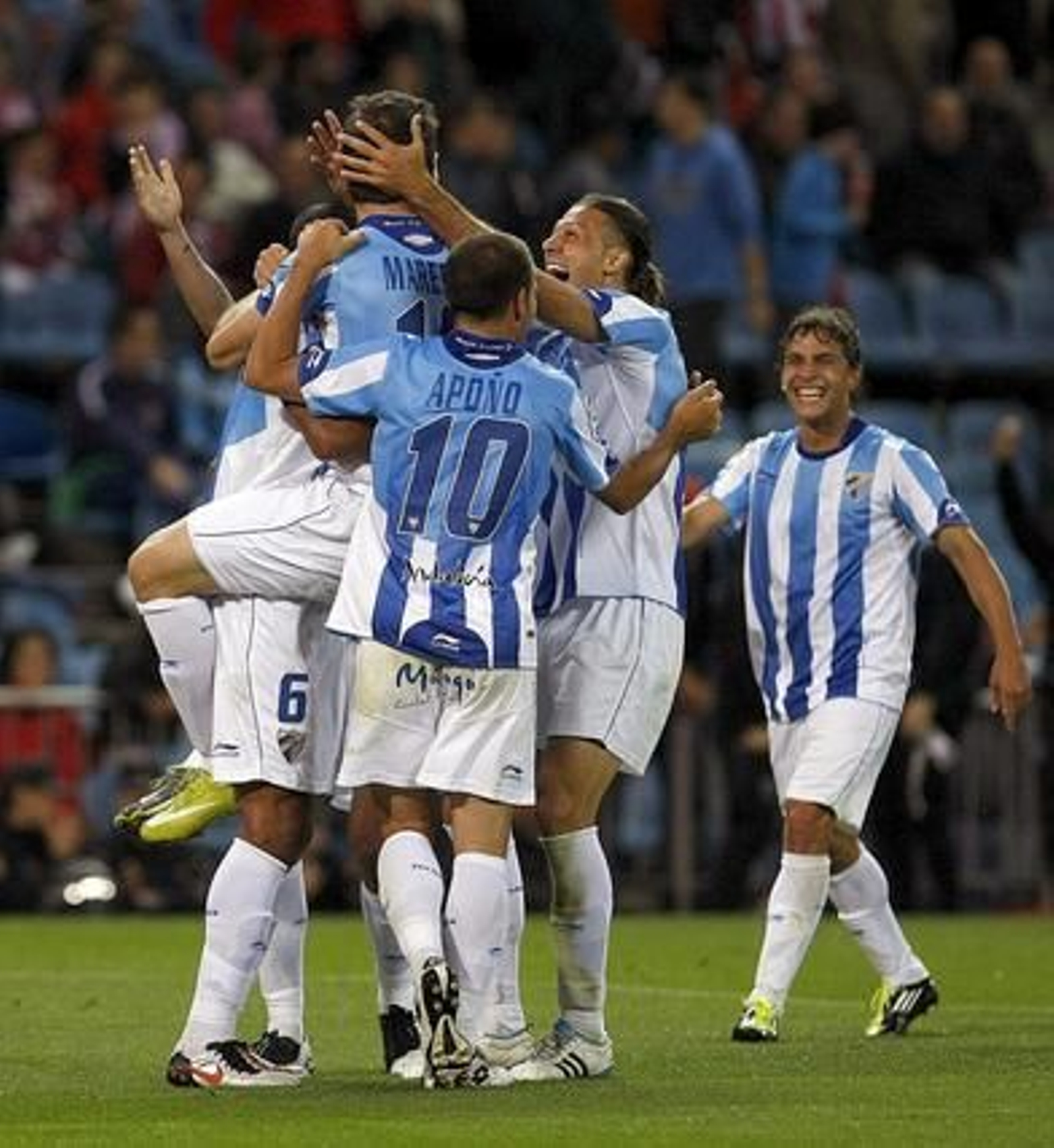 El Málaga golea al Atlético en el Calderón (0-3). / EFE