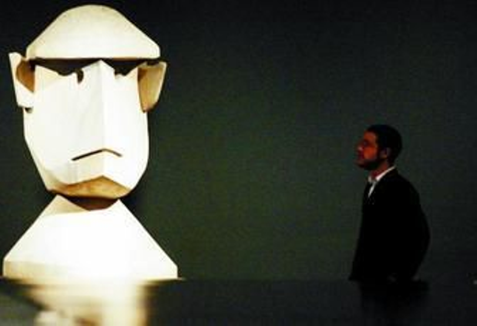 Max Ernst visita el Museo Picasso de Málaga