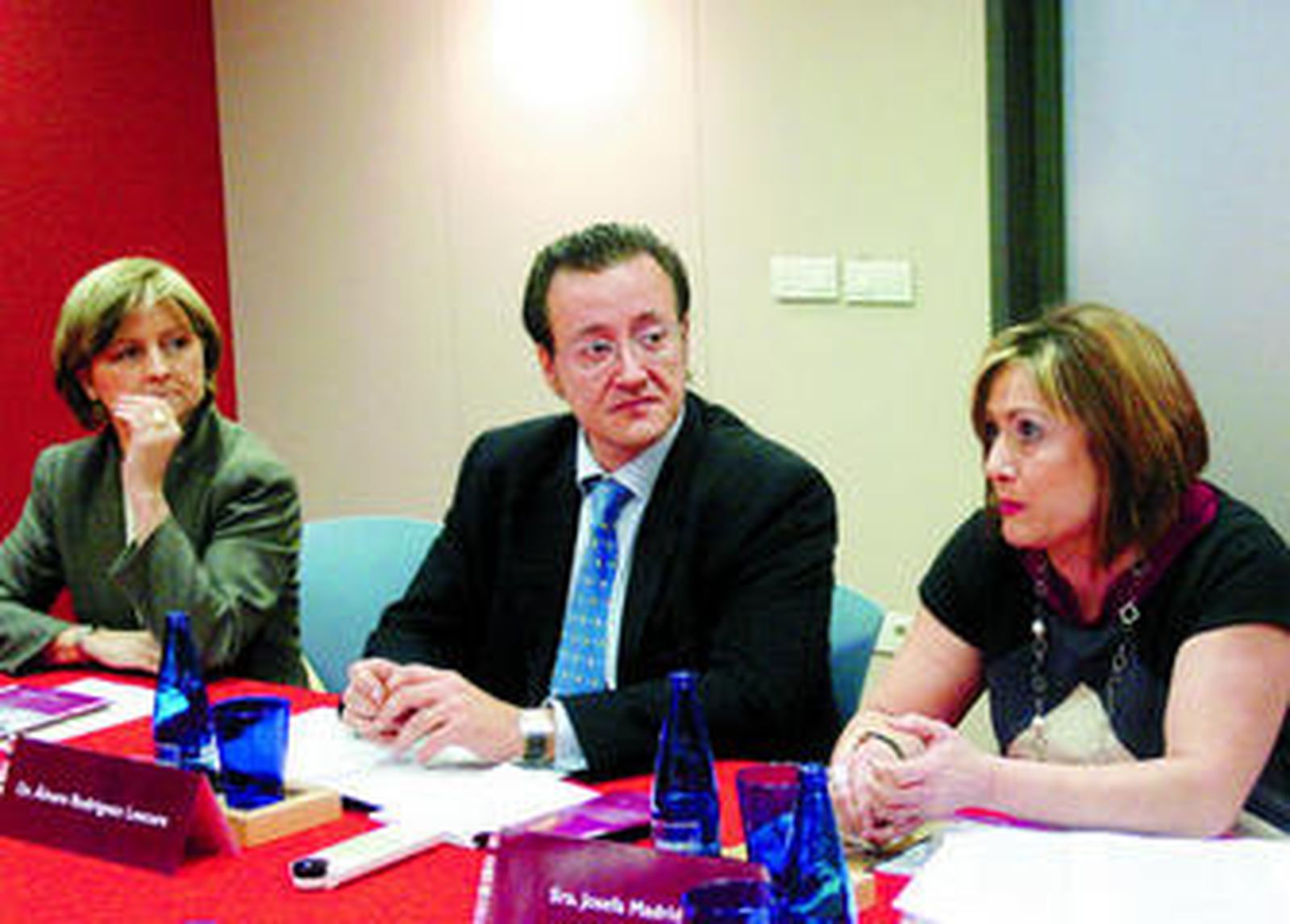María Die Trill, de la SEPO; Álvaro Rodríguez, de SEOM y Josefa Madrid, de Fecma.