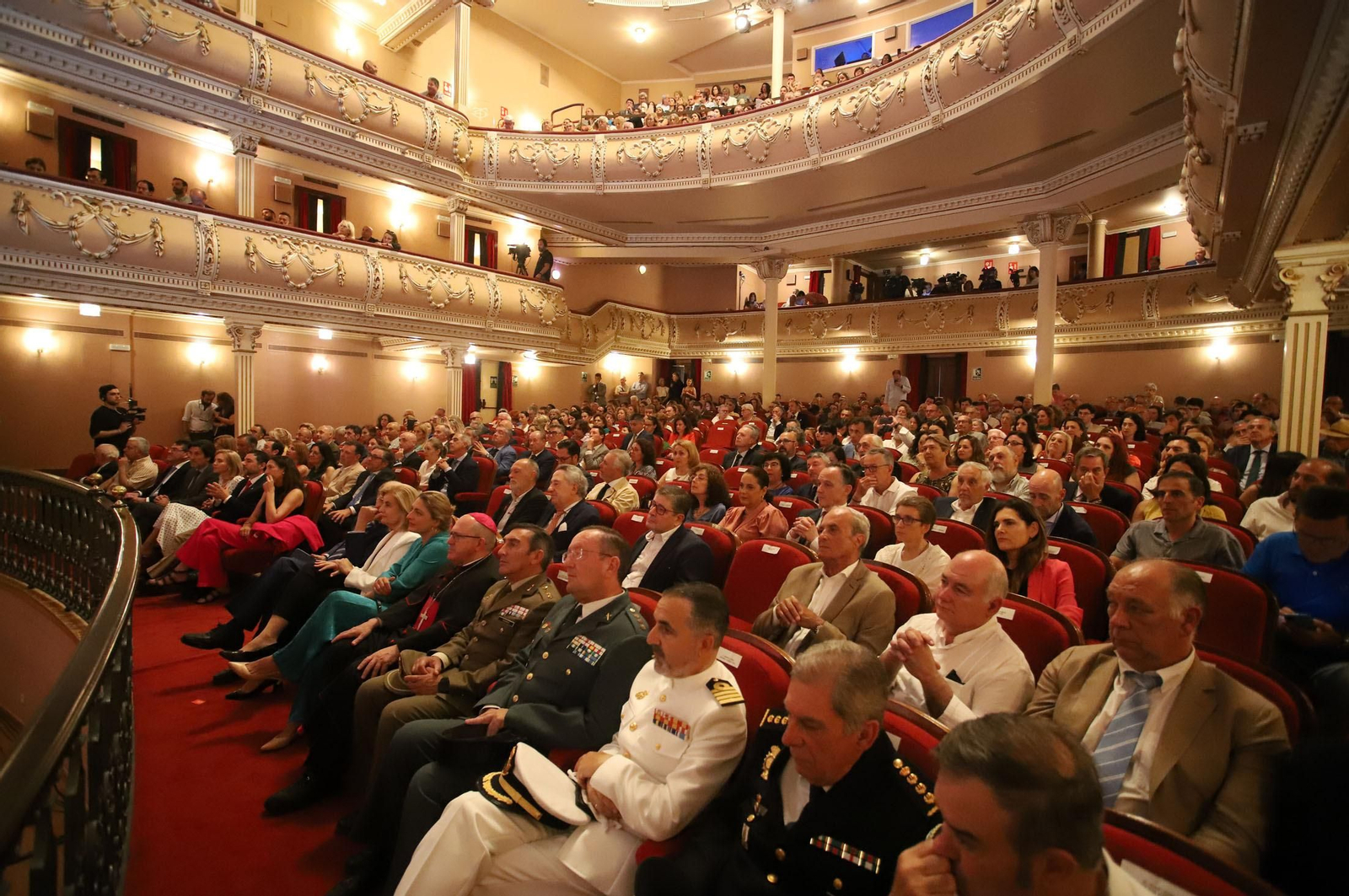 Imágenes de la toma de posesión de Pilar Miranda como alcaldesa de Huelva