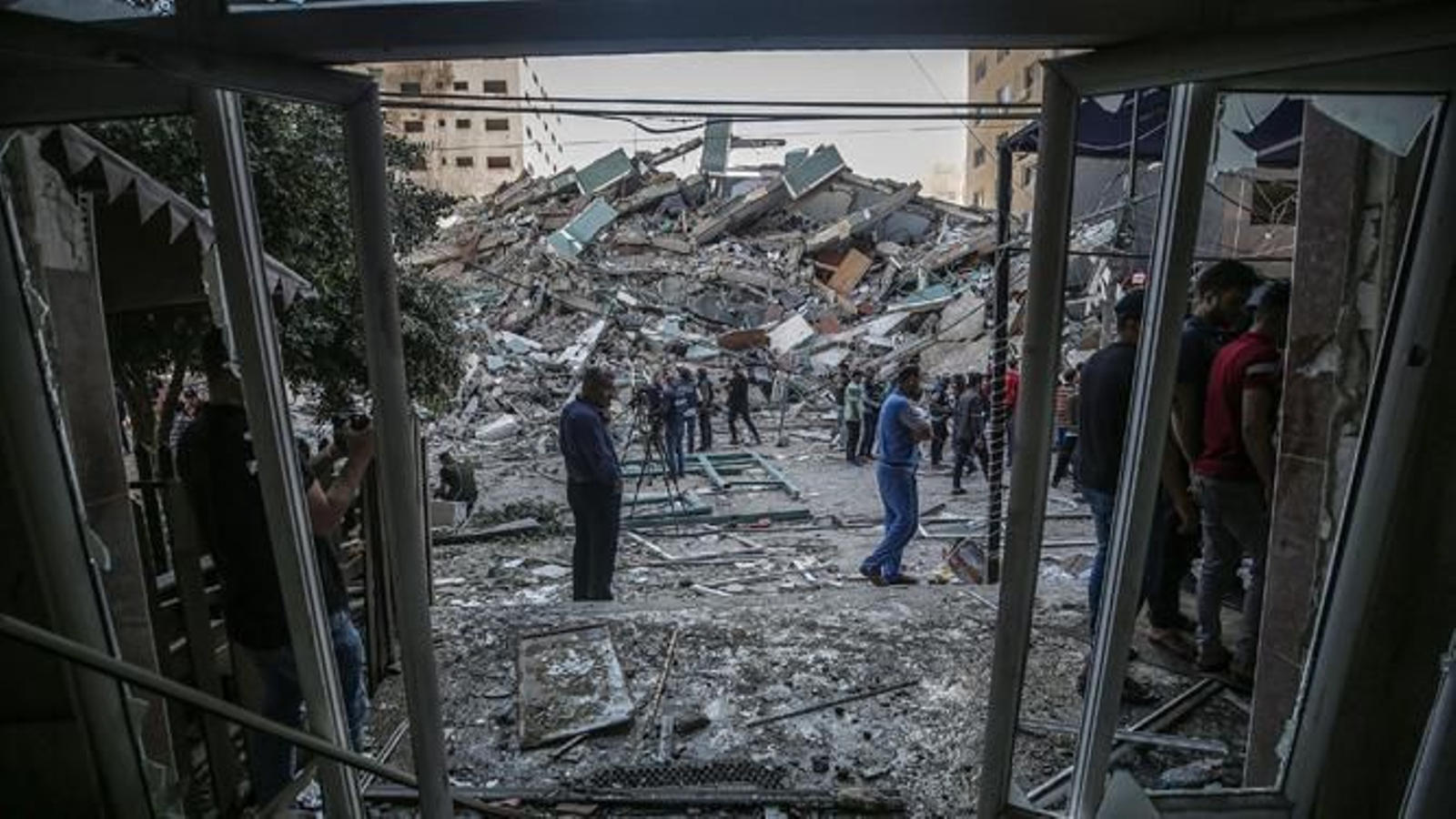 Restos de la torre Al Jalaa tras el ataque israelí.