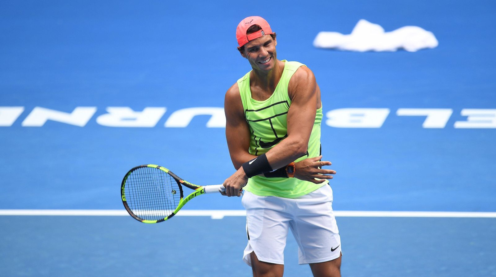 Rafael Nadal, durante el entrenamiento que realizó ayer en las pistas del Melbourne Park.