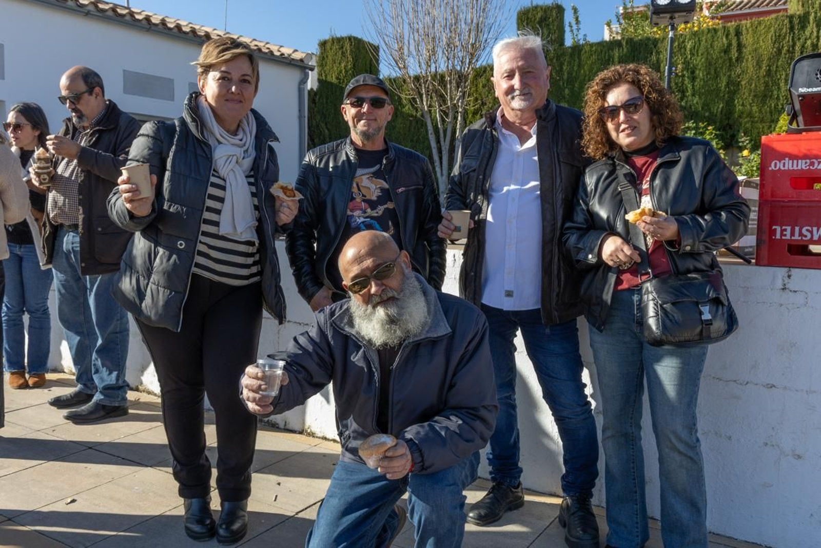 Chocolatada solidaria, caravana de coches, campanadas infantiles y juegos para los más pequeños en Monte Lope Álvarez