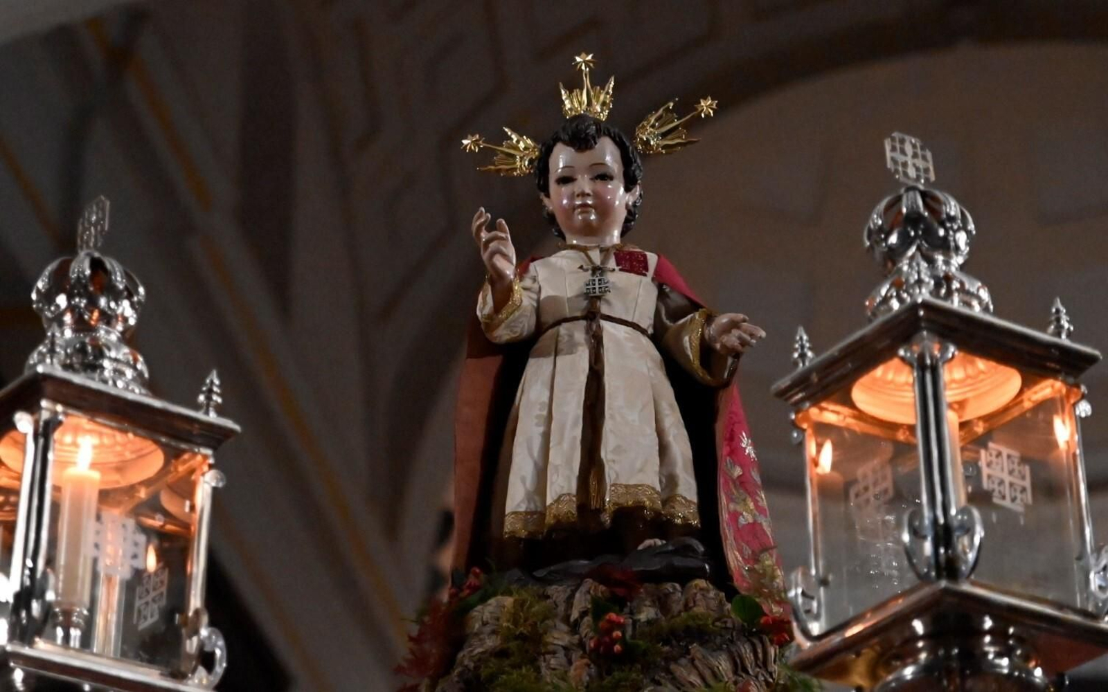 La procesión del Niño Jesús de la Compañía de Córdoba, en imágenes