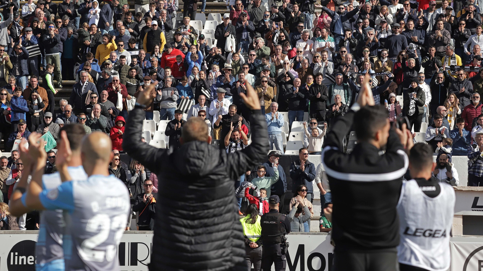 Fotos de la afición en el estadio municipal