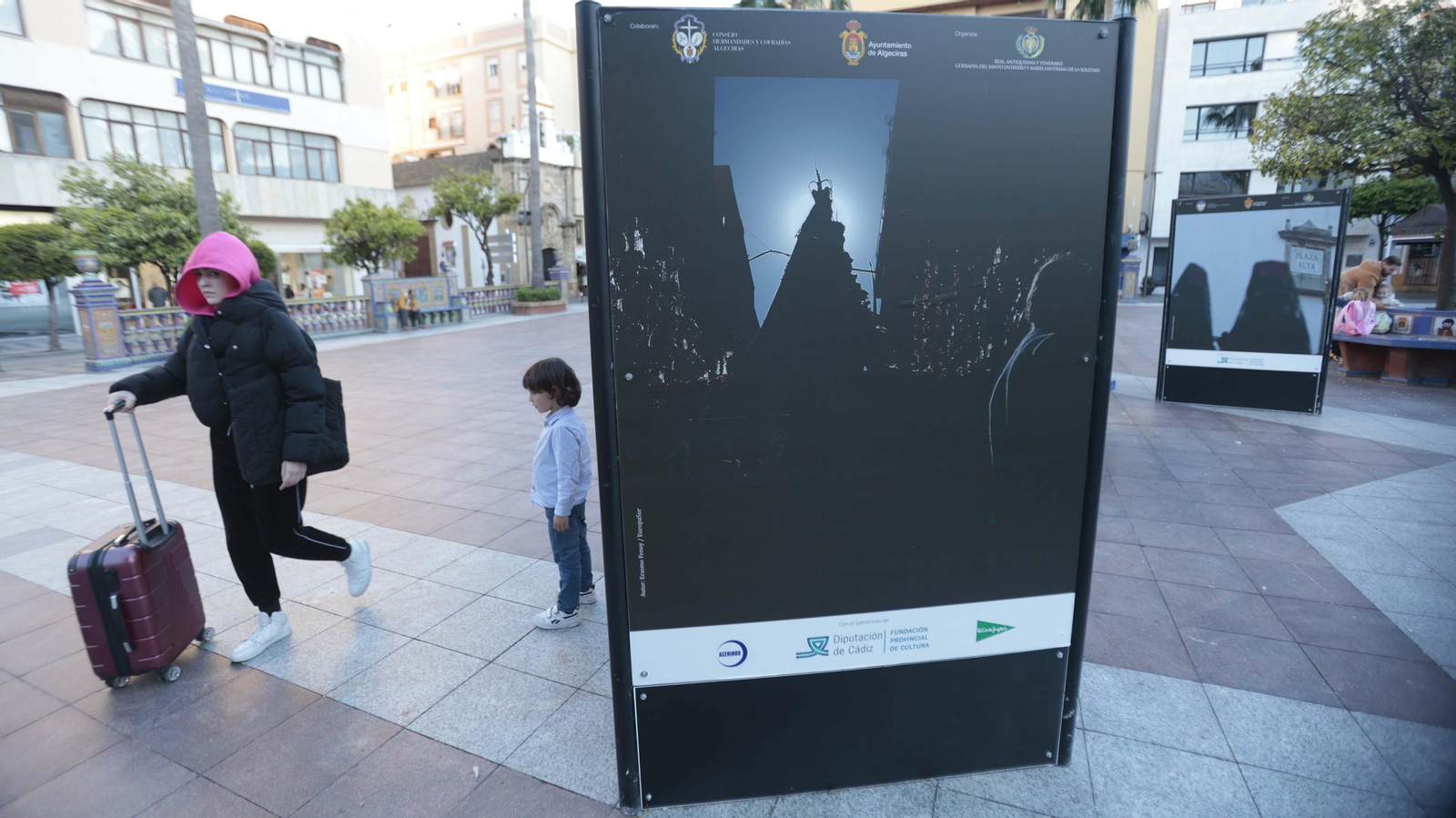 La exposición fotográfica de la Magna Mariana en la Plaza Alta de Algeciras, en imágenes