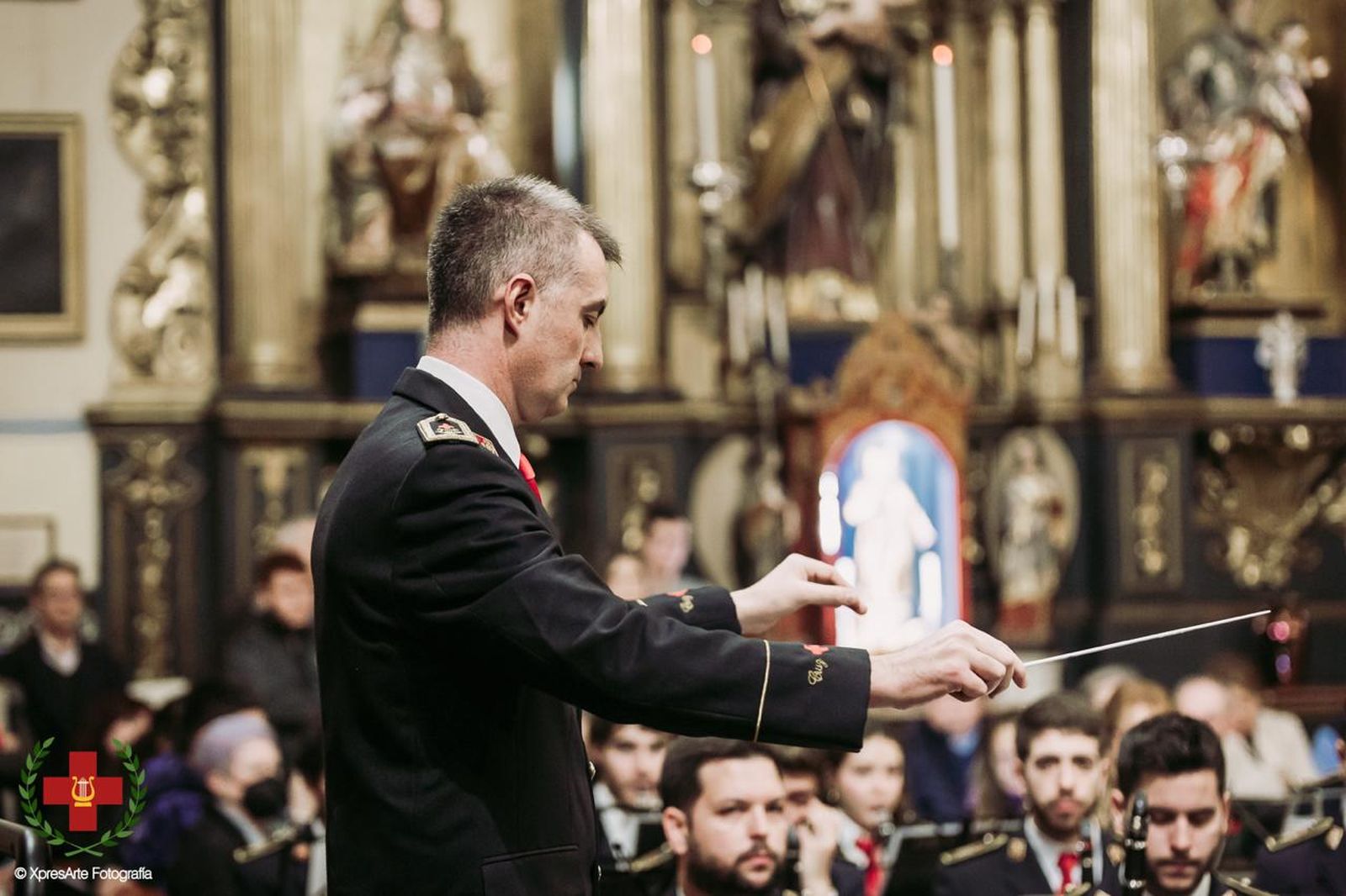 Ignacio Cansino dirigiendo a la Cruz Roja