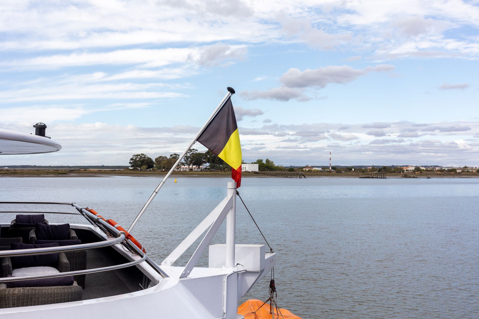 Las impresionantes imágenes del buque La Belle de Cadix en el Puerto de Huelva