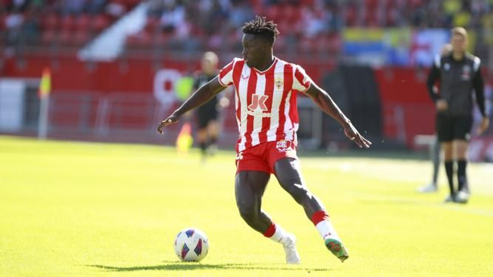 Marciano Tchami busca el área contraria en el duelo liguero contra Las Palmas.