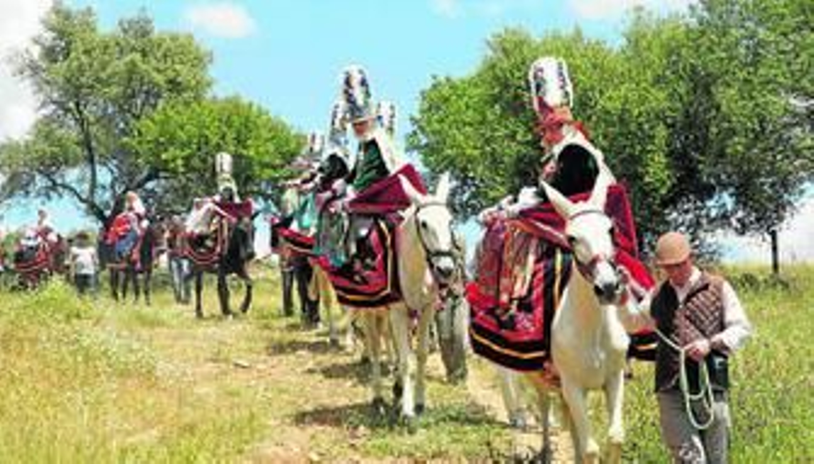 La mayordoma y las jamugueras en su camino hacia los Montes de San Benito.