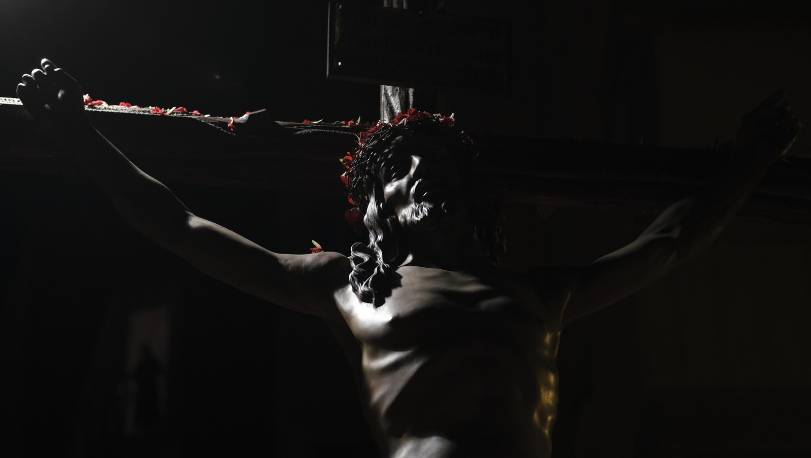 Procesión del Perdón en Almería, en imágenes